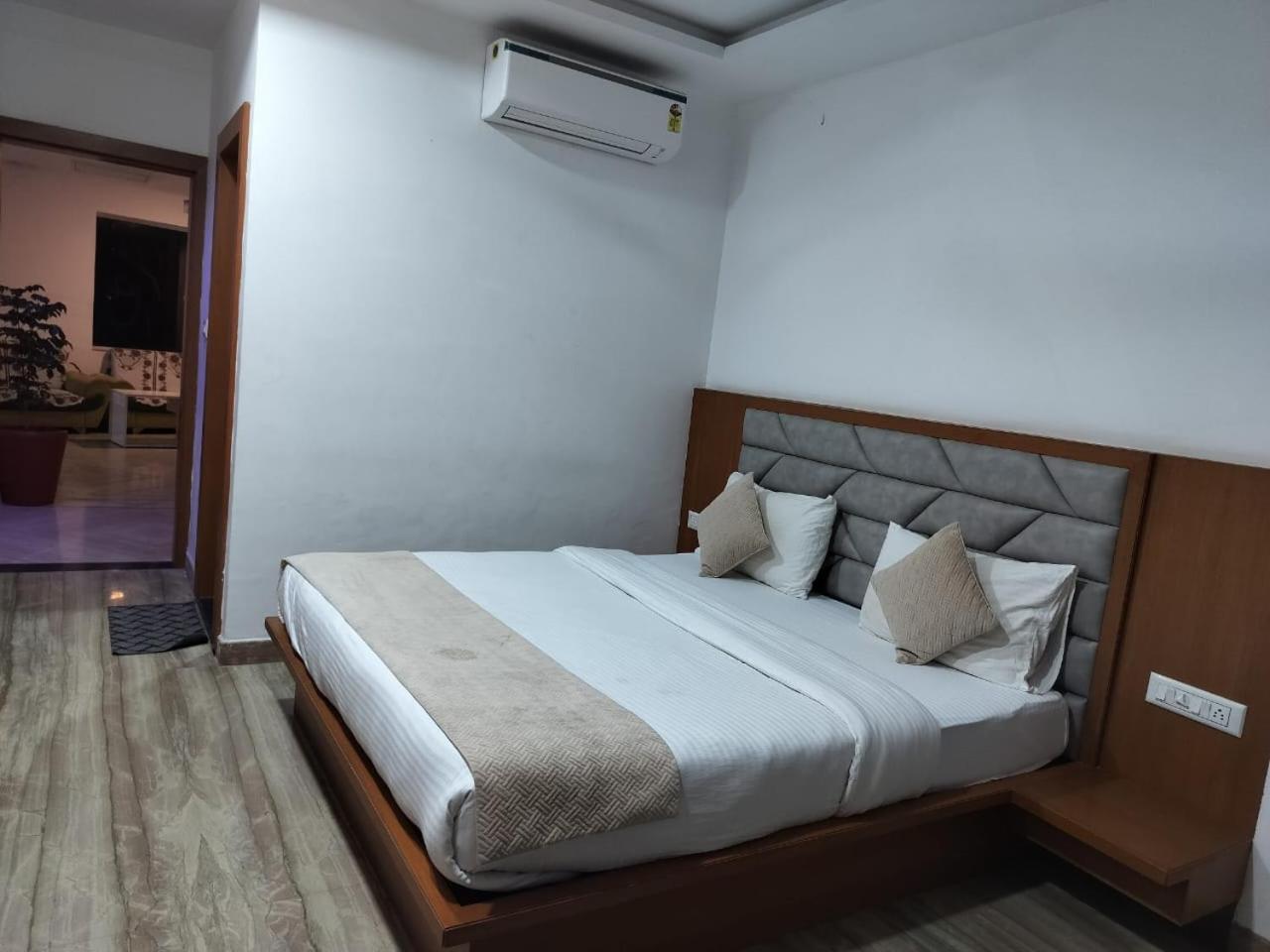 Brij Palace & Restaurant Hotel