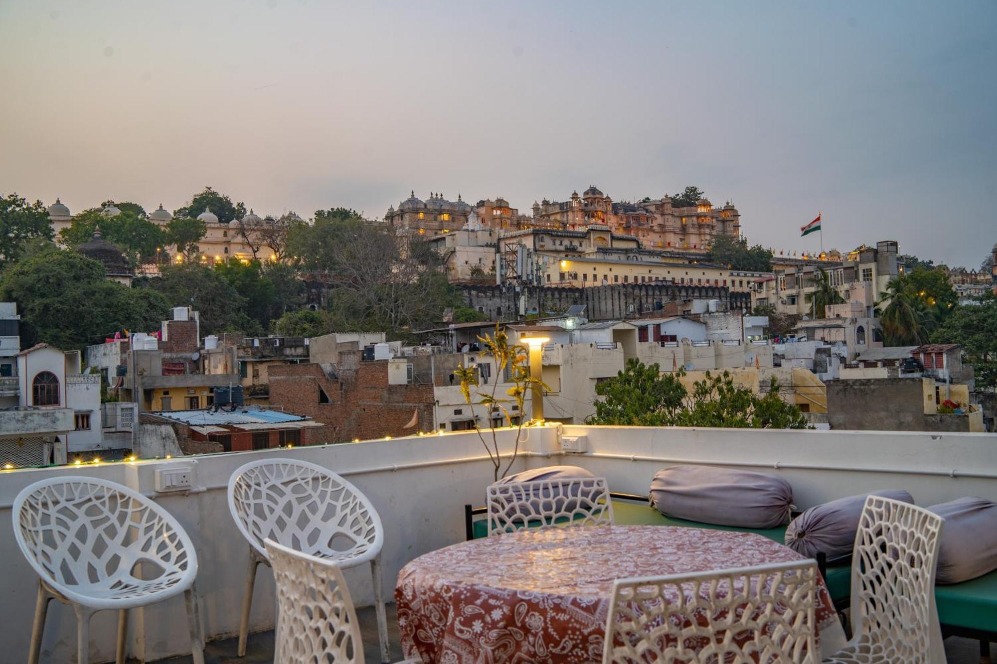 Footprint Hostel *
