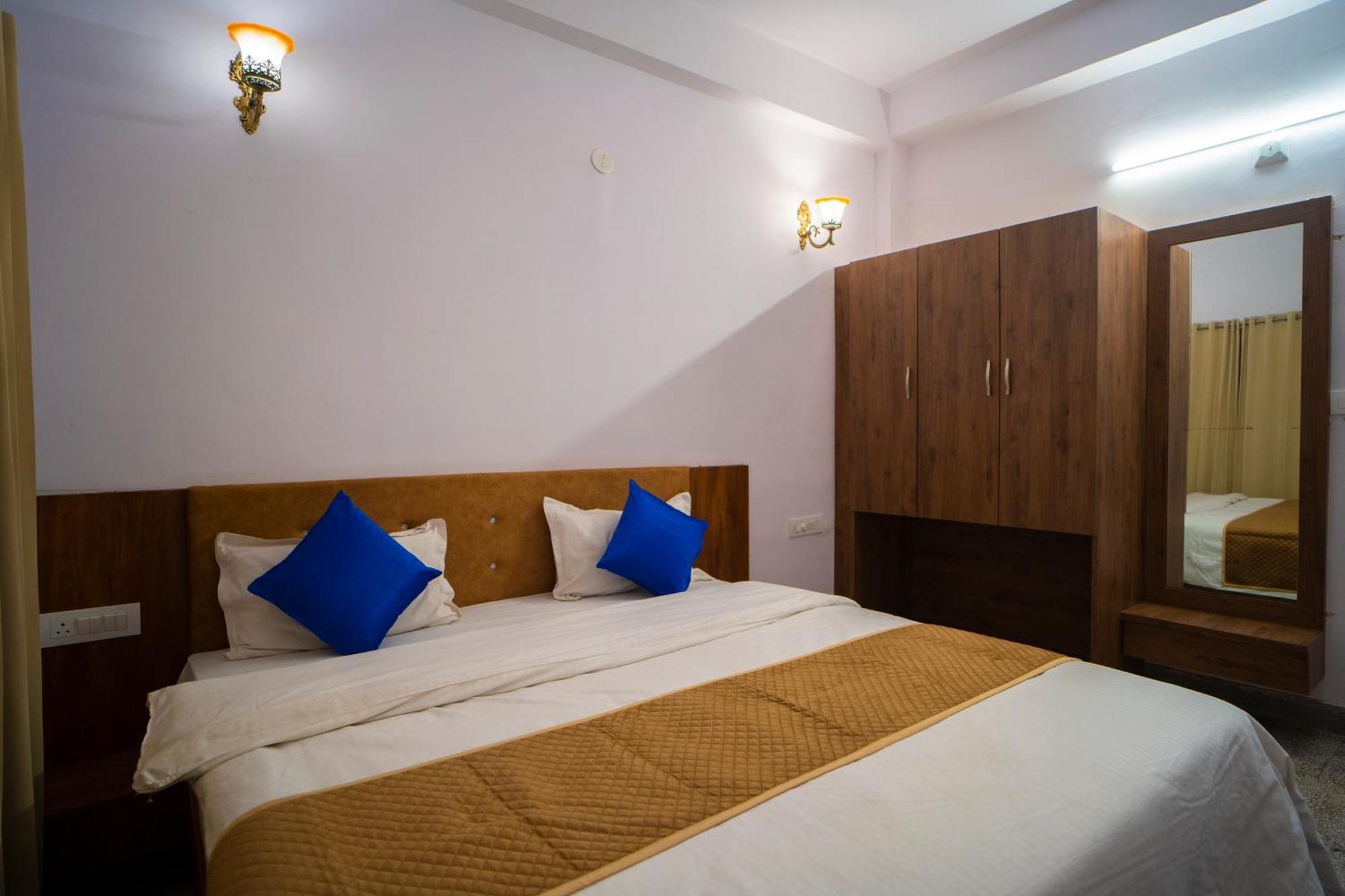Devdarshan & Restaurant Hotel 2*