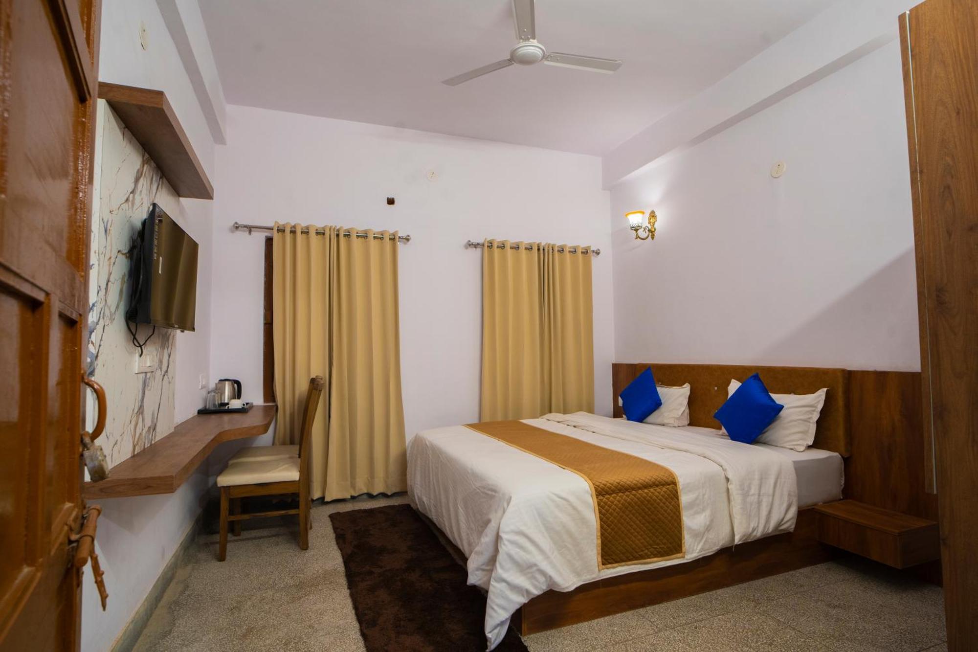 Devdarshan & Restaurant Hotel 2*