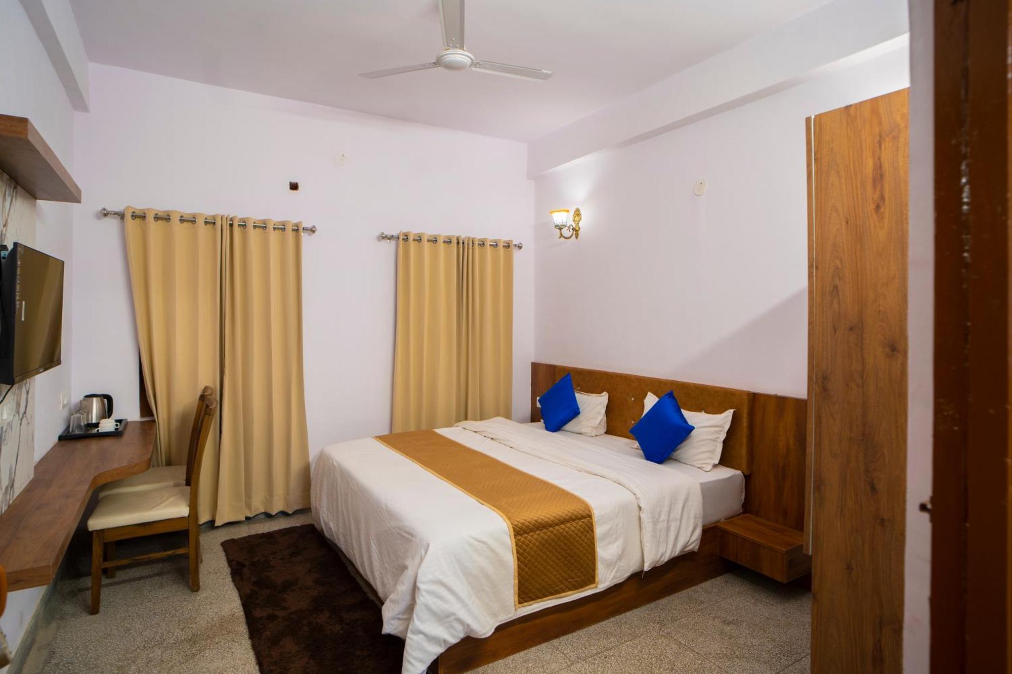Hotel Devdarshan & Restaurant 2*