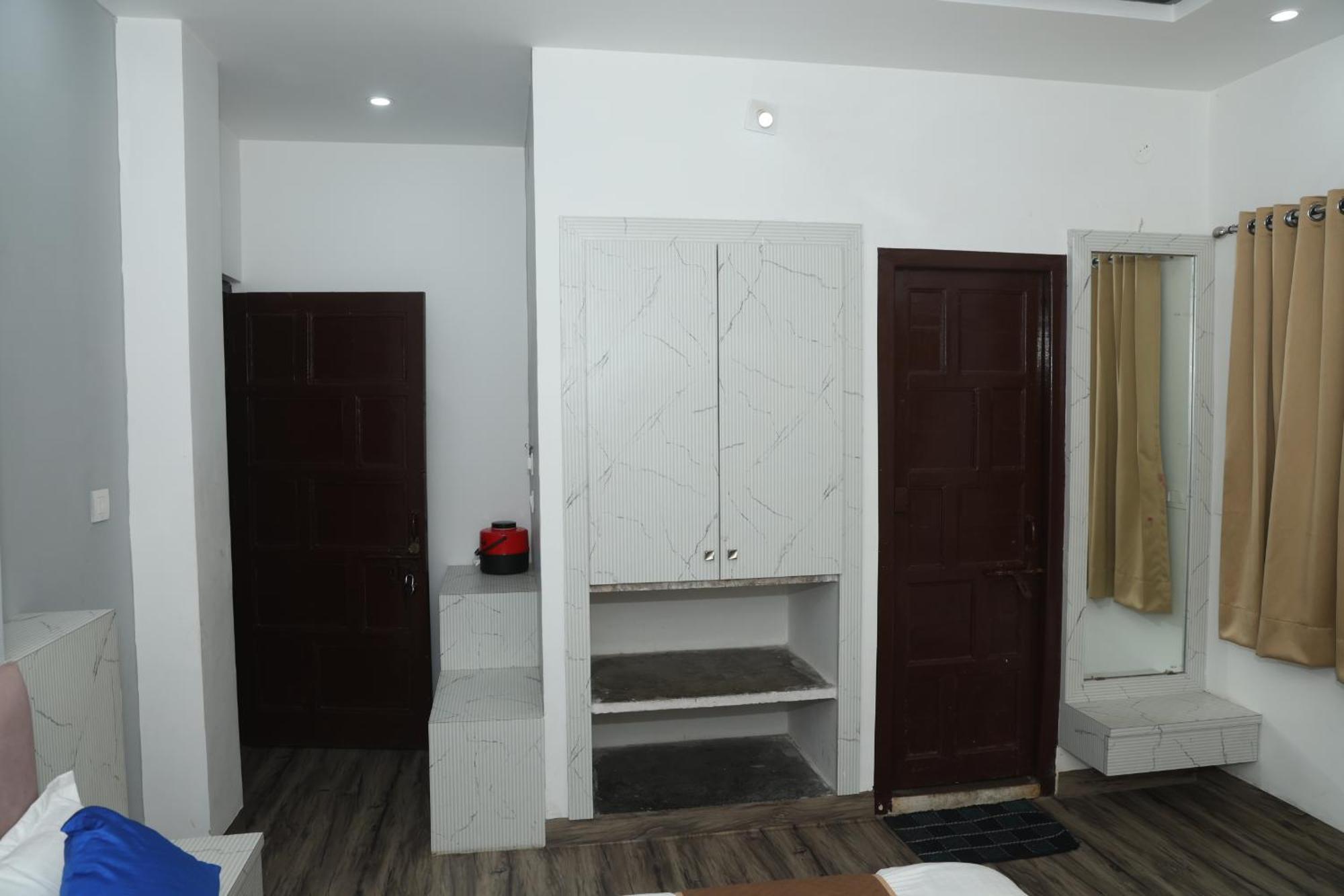 Devdarshan & Restaurant Hotel