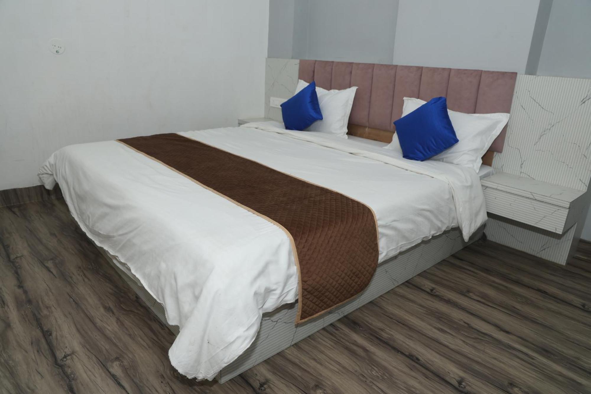 Devdarshan & Restaurant Hotel 2*