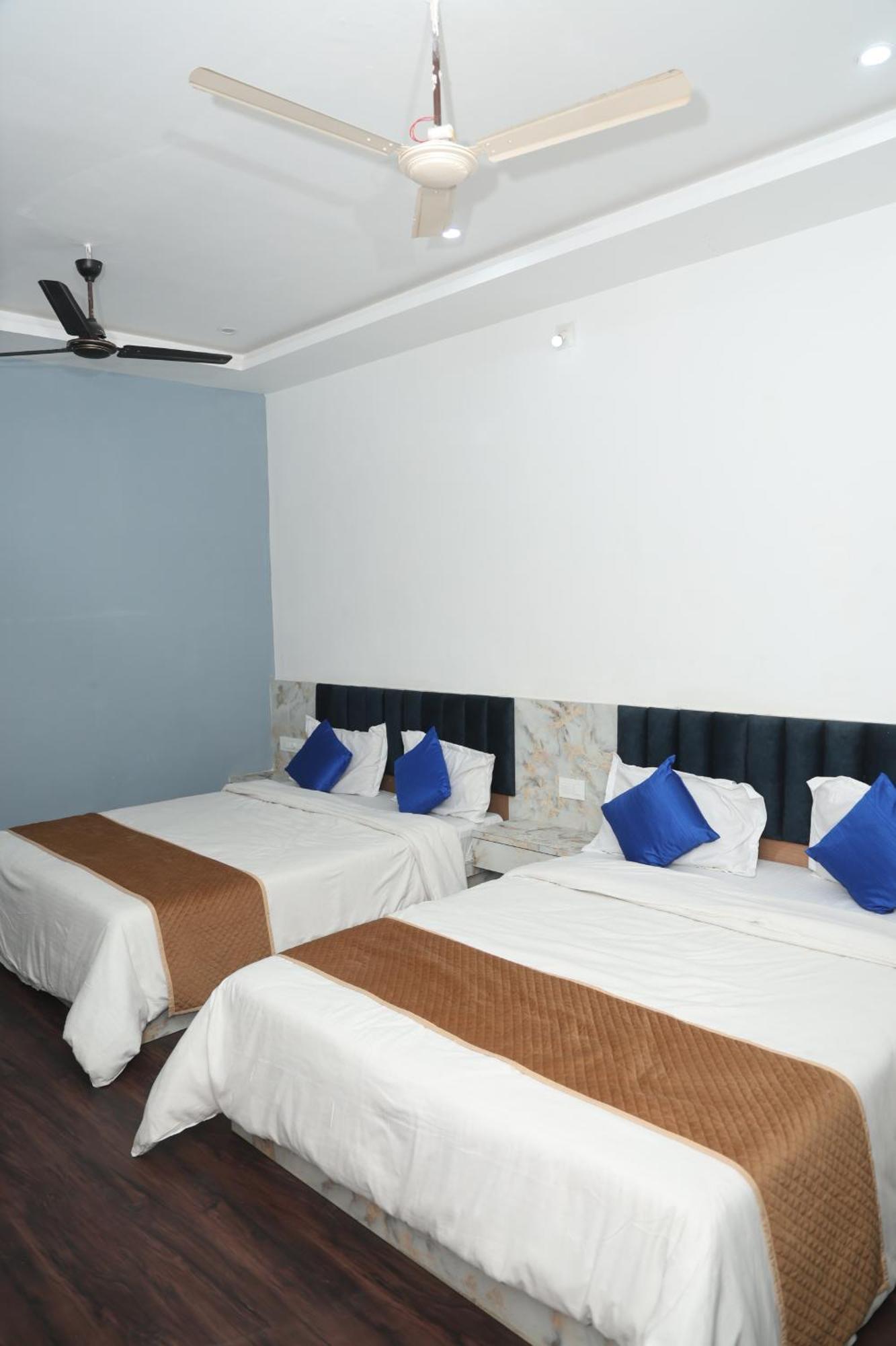 Devdarshan & Restaurant Hotel 2*