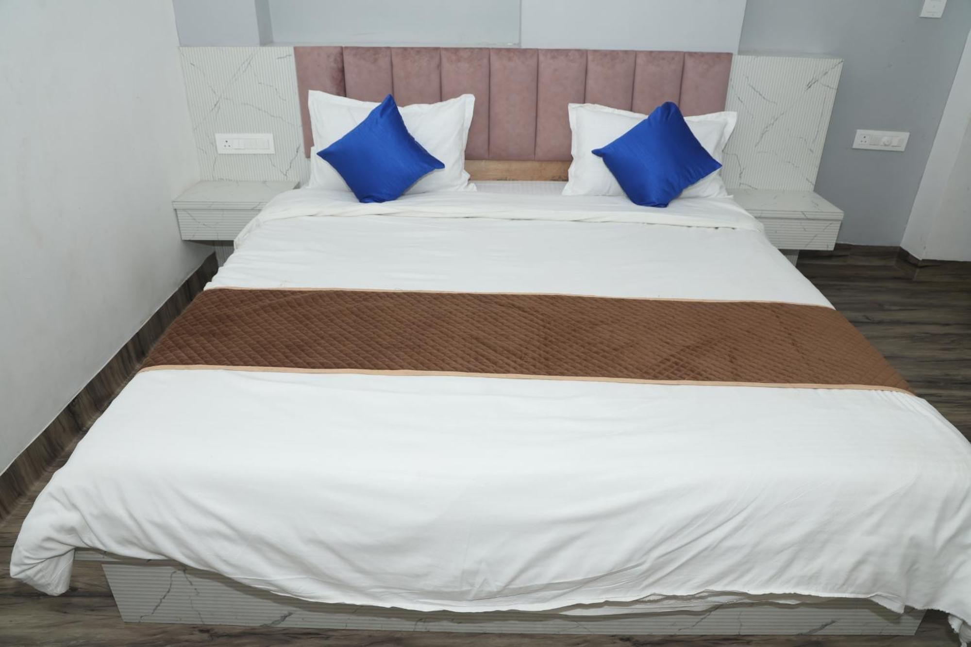Devdarshan & Restaurant Hotel