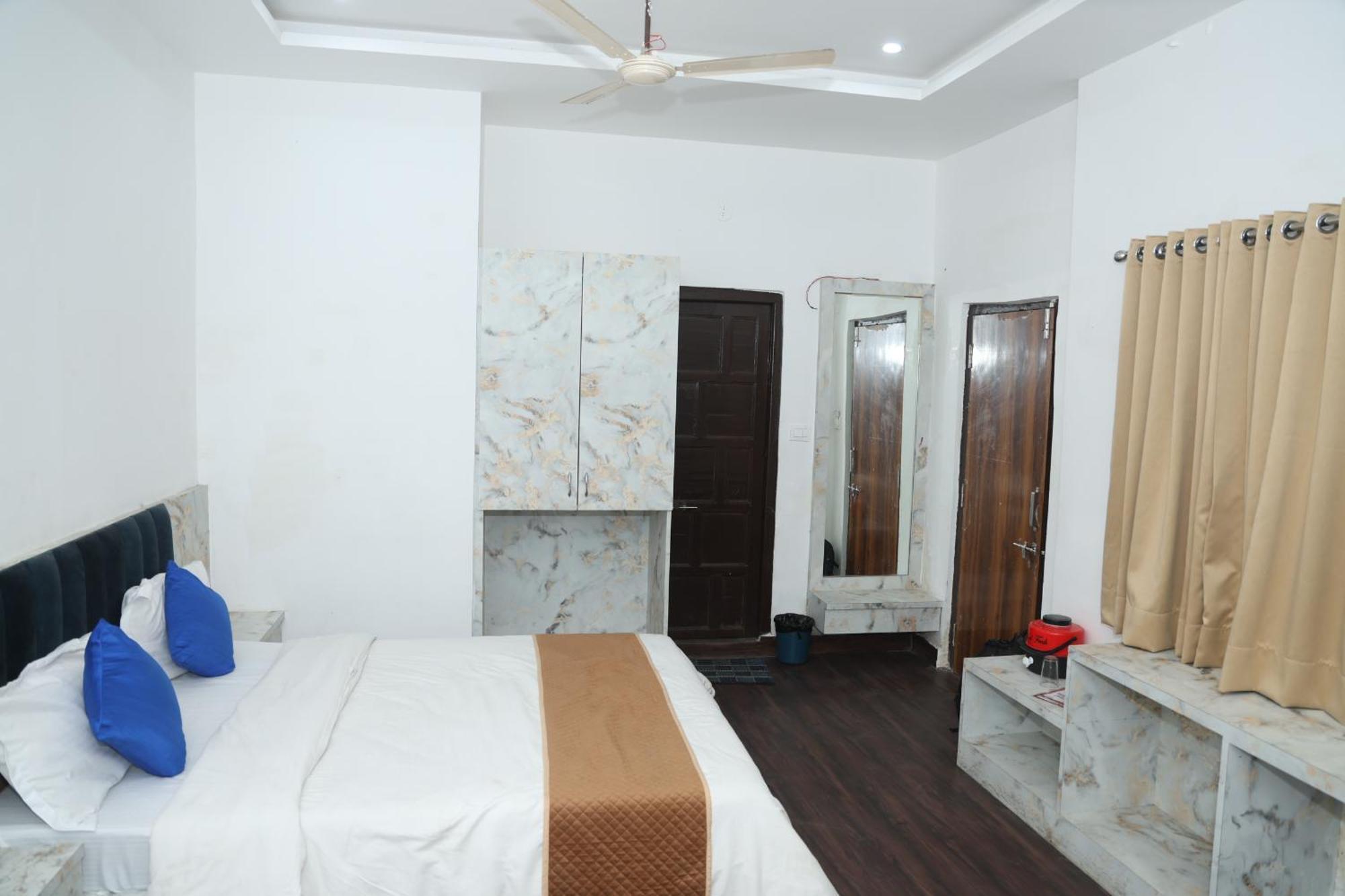 Hotel Devdarshan & Restaurant