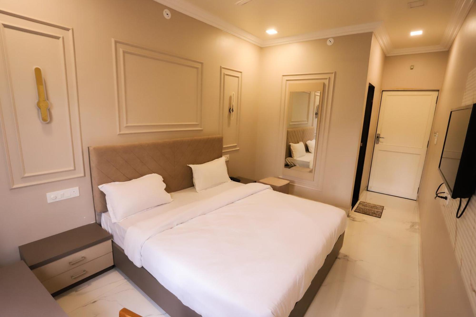 Hotel Indra Palace