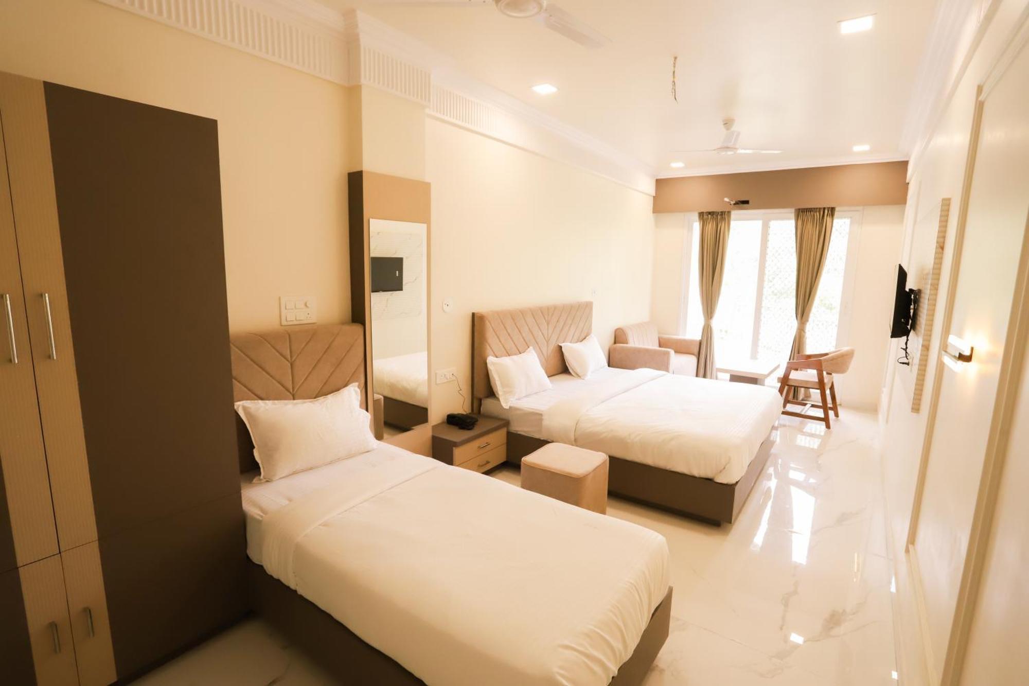 Indra Palace Hotel 3*