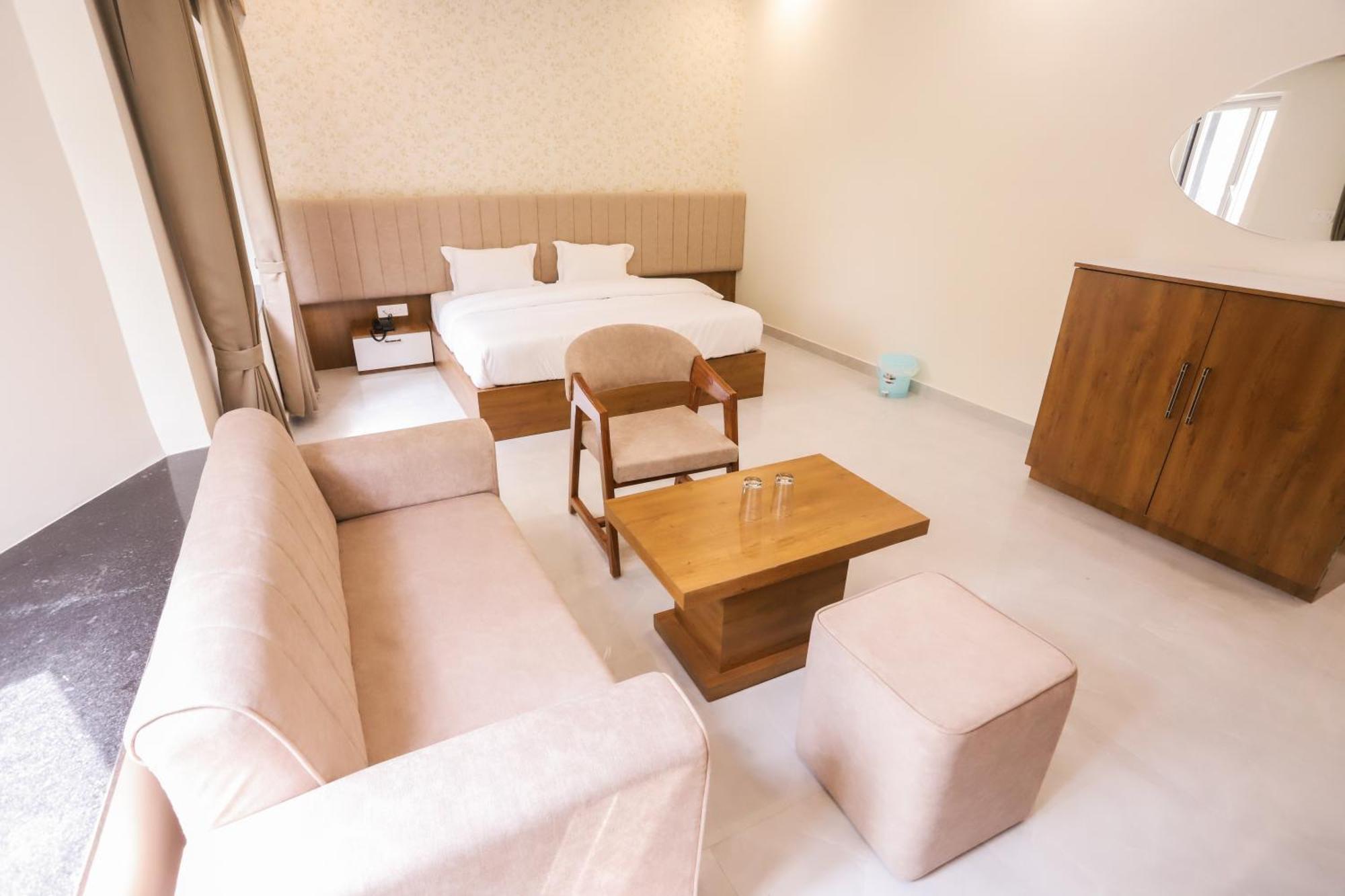 Hotel Indra Palace 3*