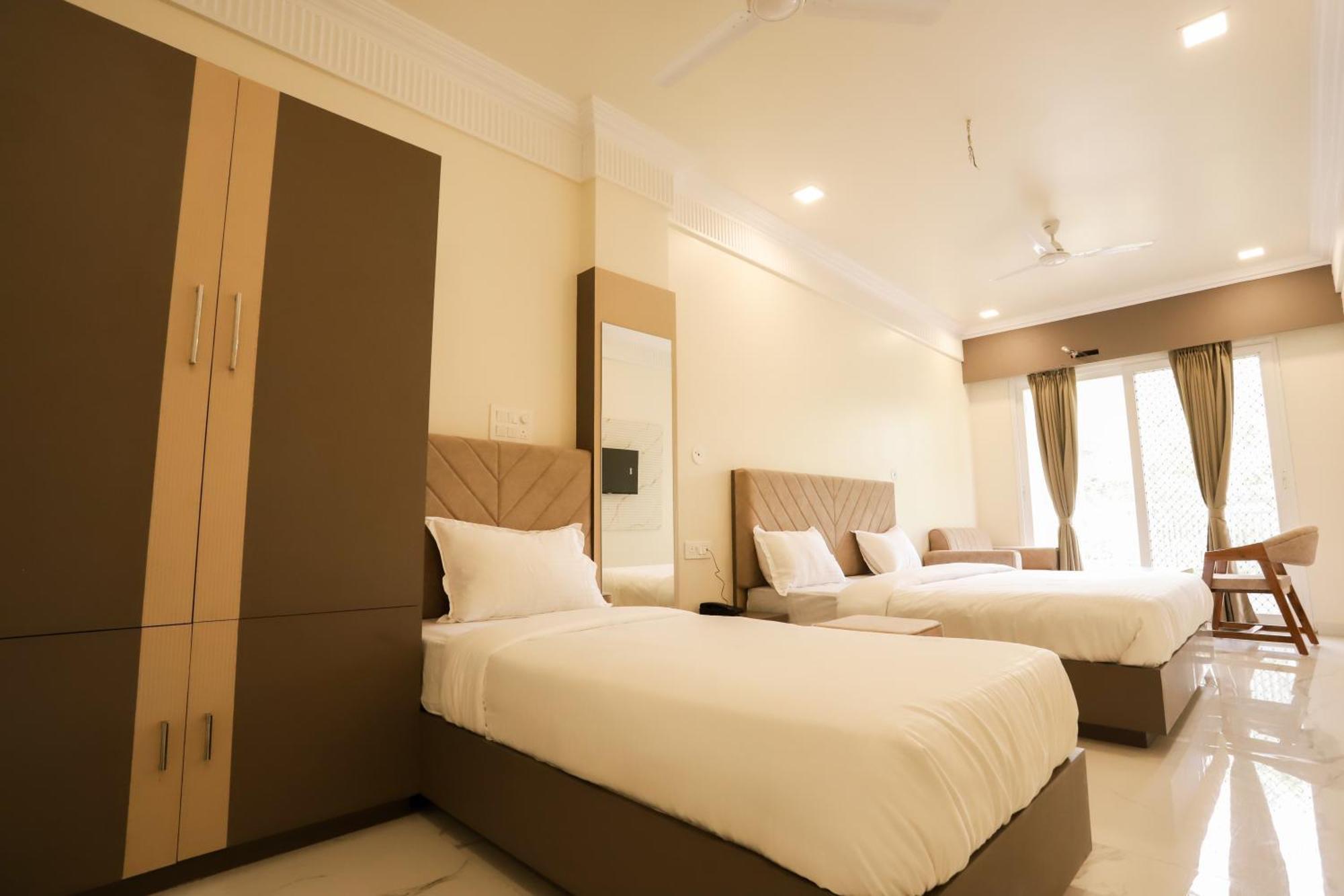 Indra Palace Hotel 3*