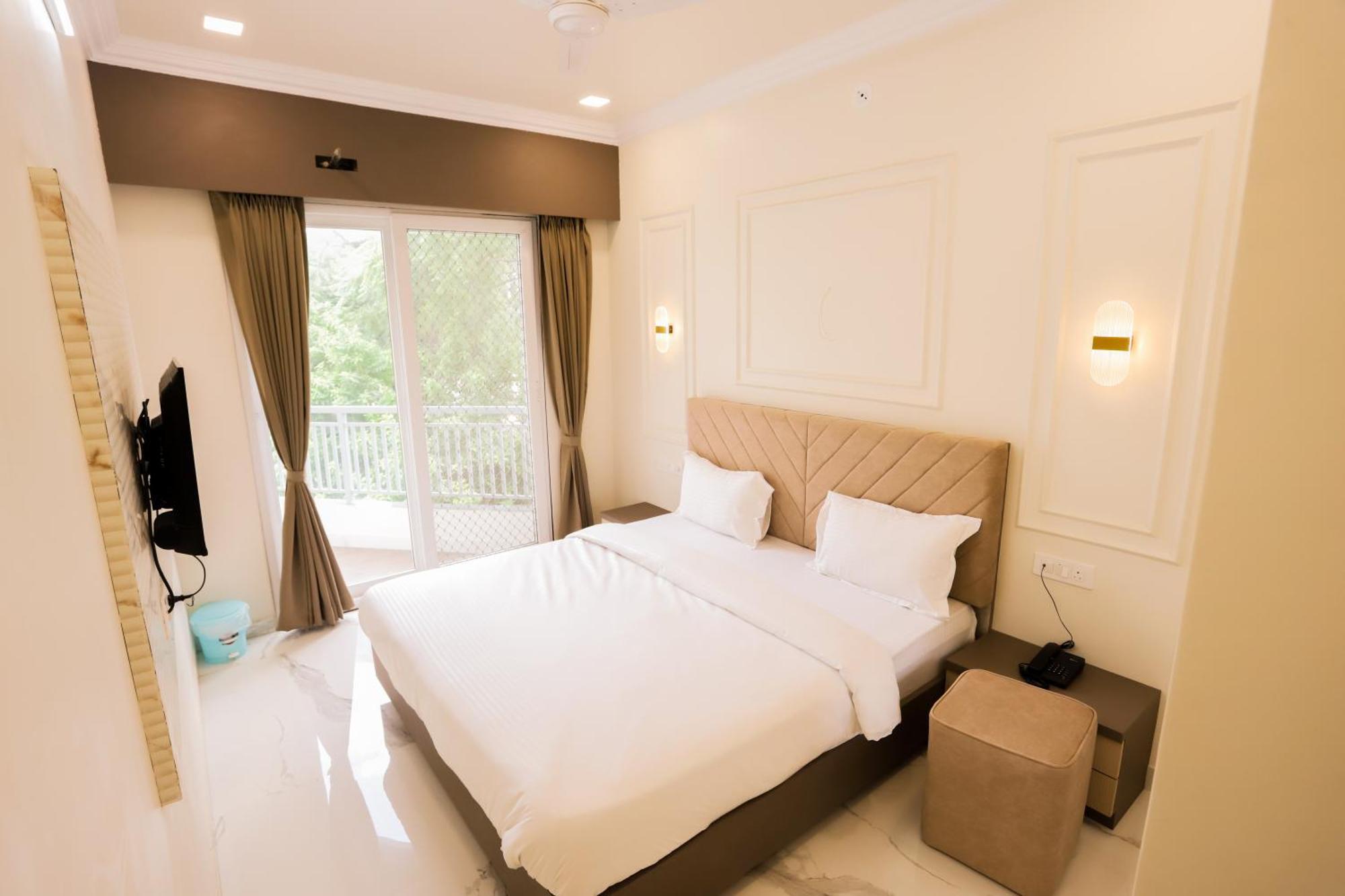 Indra Palace Hotel 3*