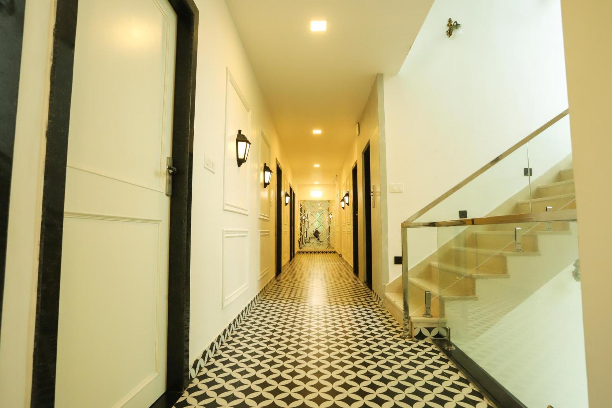 Hotel Indra Palace