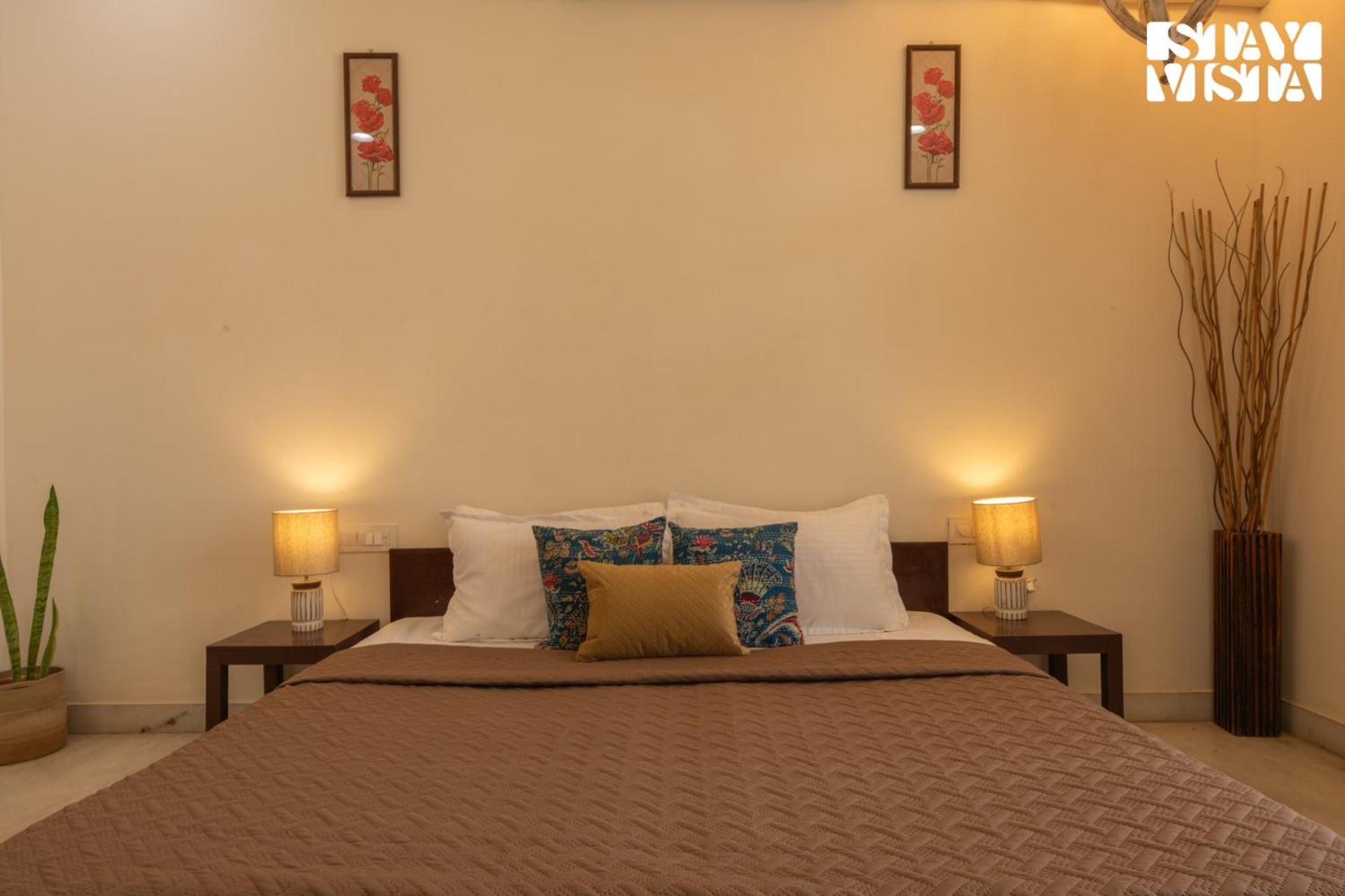 Stayvista At Arka Crest With Jacuzzi, Bonfire, Wi-fi Udaipur