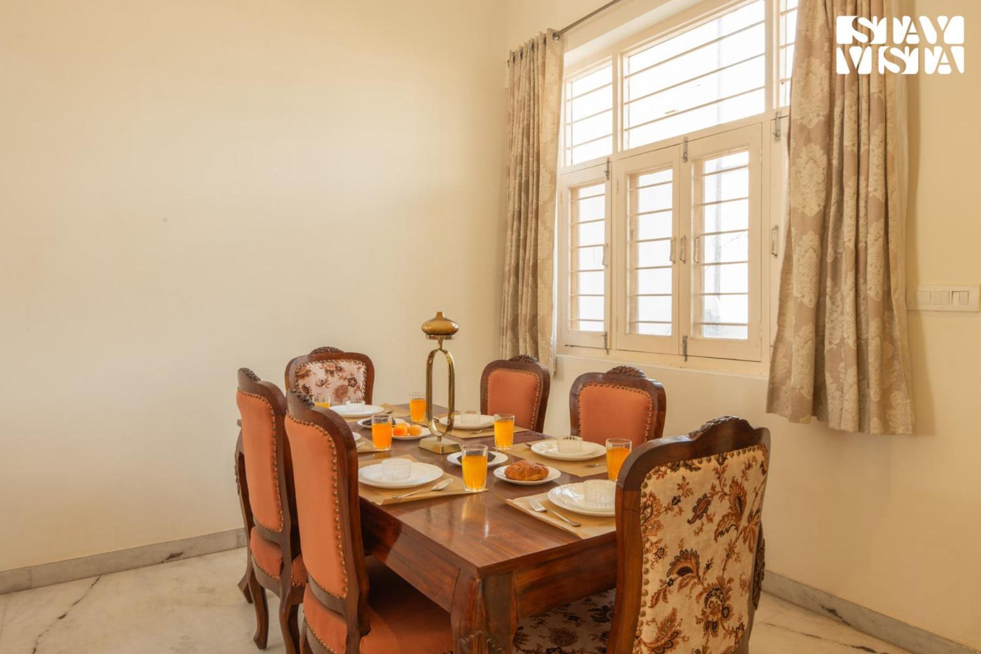 Stayvista At Arka Crest With Jacuzzi, Bonfire, Wi-fi * Udaipur