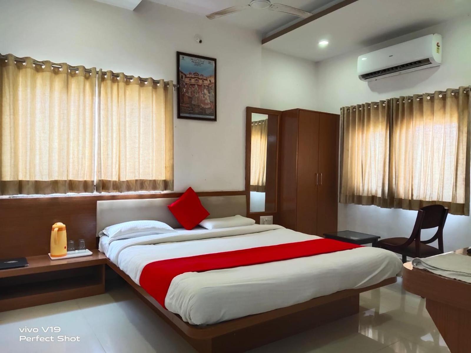 Royal Icon Hotel 2*