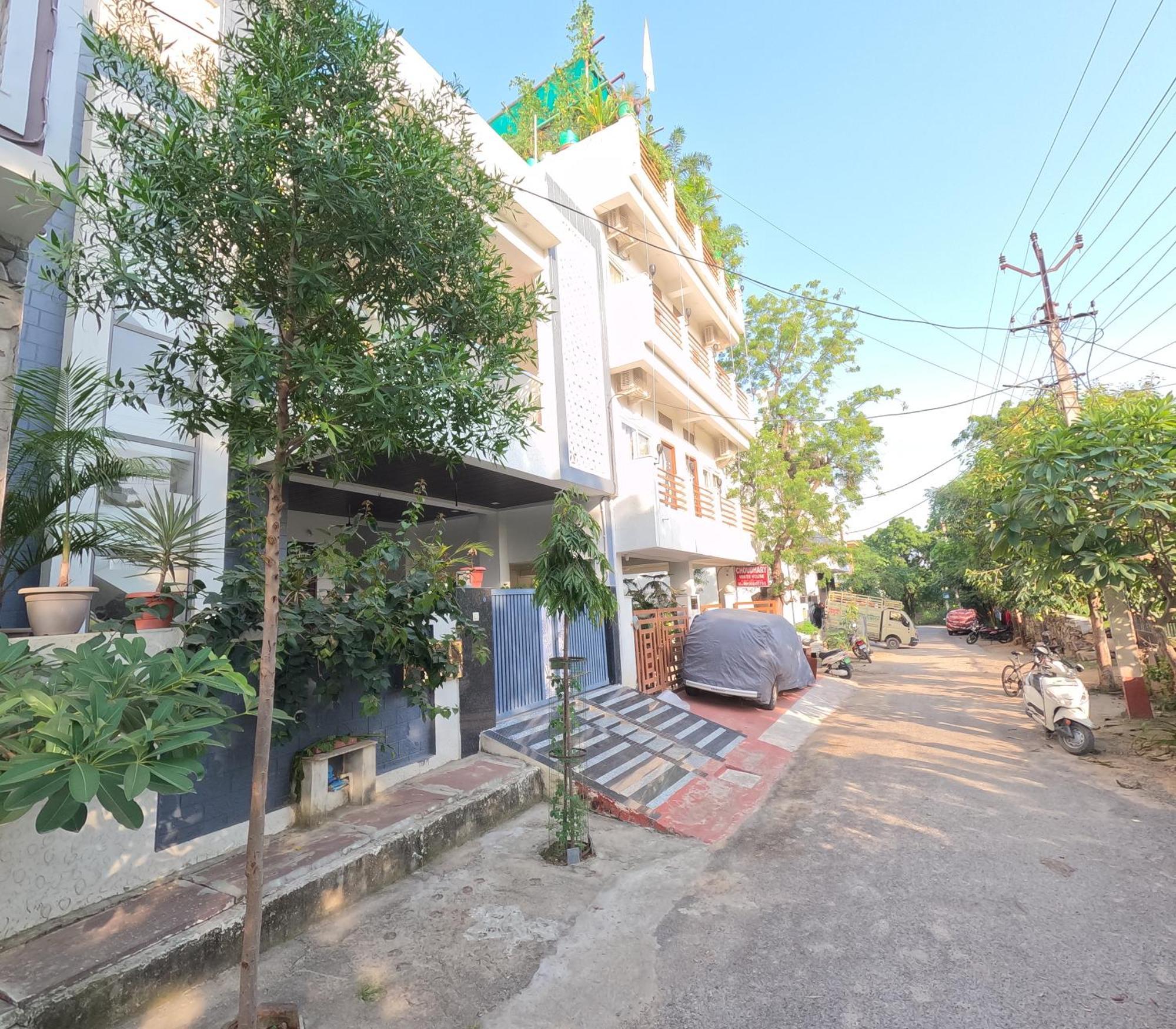 Choudhary White House Apartment *