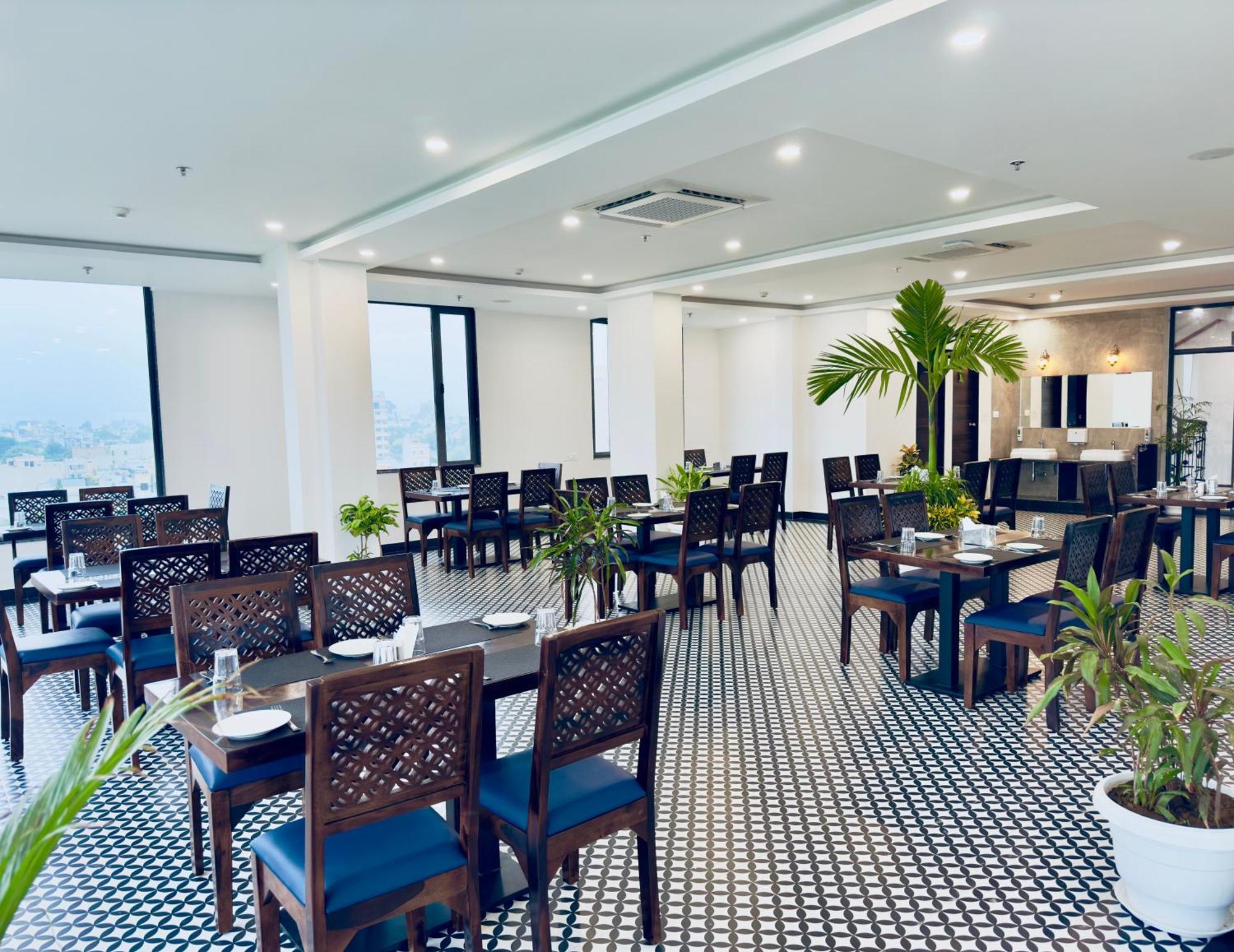 The Glance By Naina Staycation - Rooftop Swimming Pool ! Prime Location ! Awarded ! Big Parking ! *