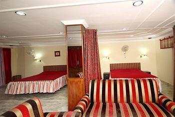 Padmini Palace 2*