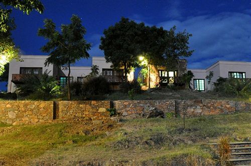 Hotel Aravali Silence Lakend & Adventures