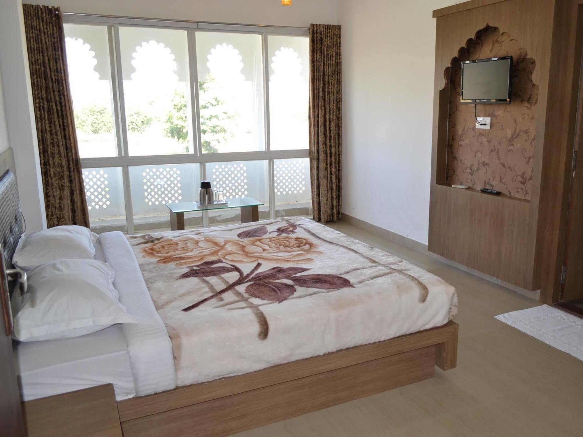 Hotel J M D Palace 2*