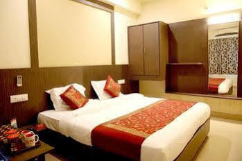 Oyo 1159 Hotel Chandra Prakash Hotel 2*