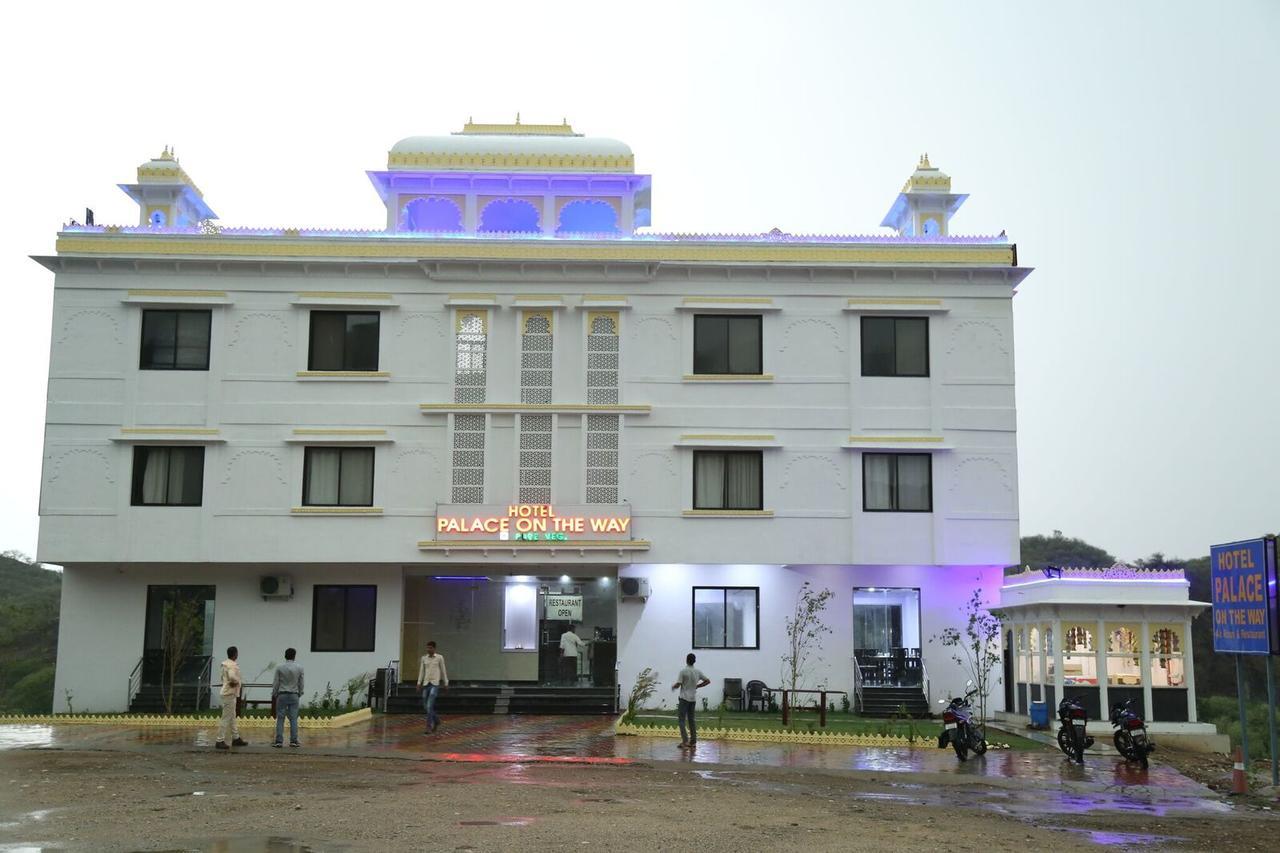 Hotel Palace On The Way Udaipur