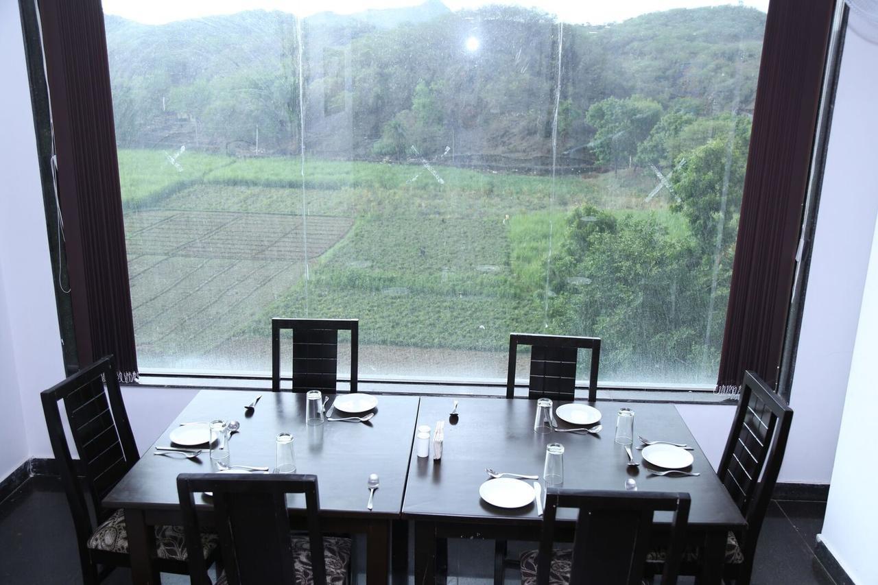 Palace On The Way Hotel 3*
