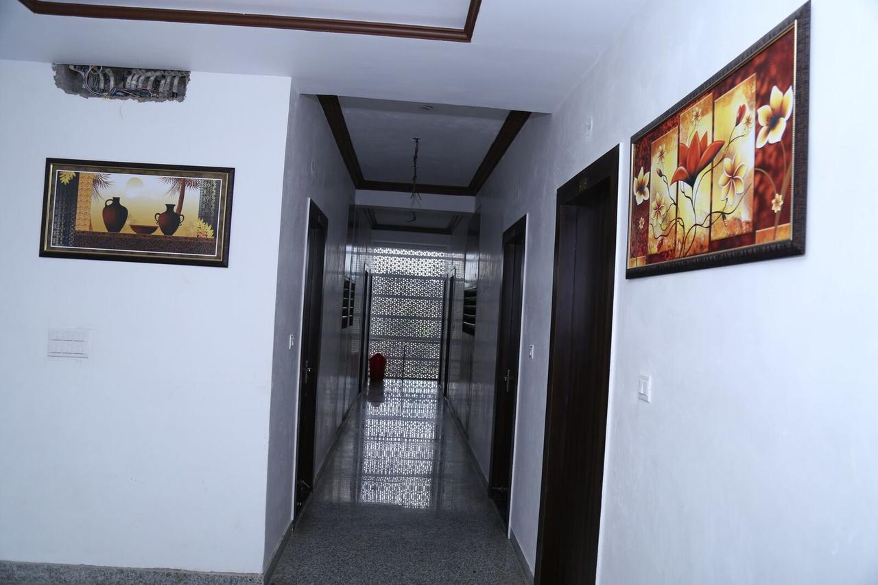 Palace On The Way Hotel 3*