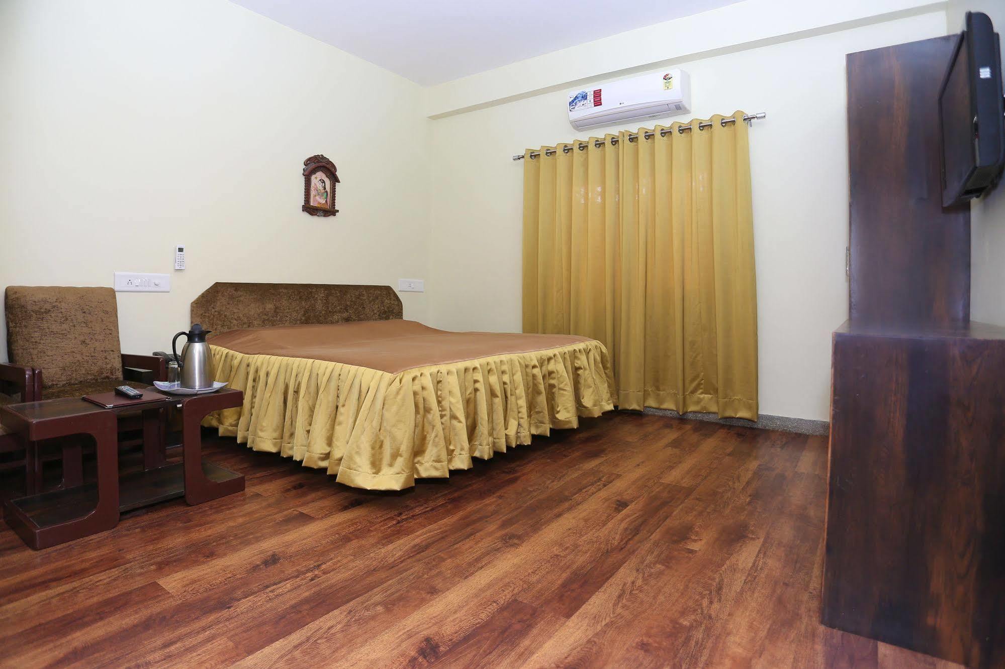 Padmini Palace 2*