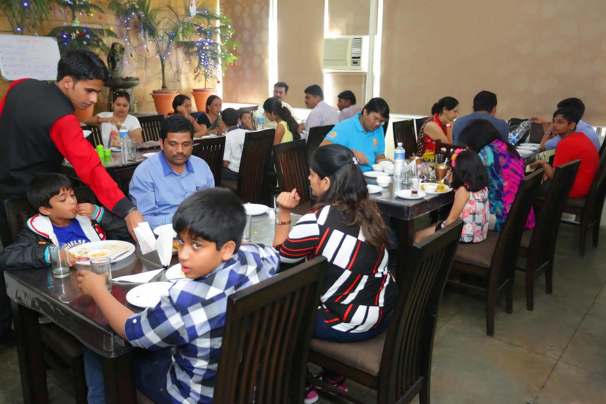 Padmini Palace 2*