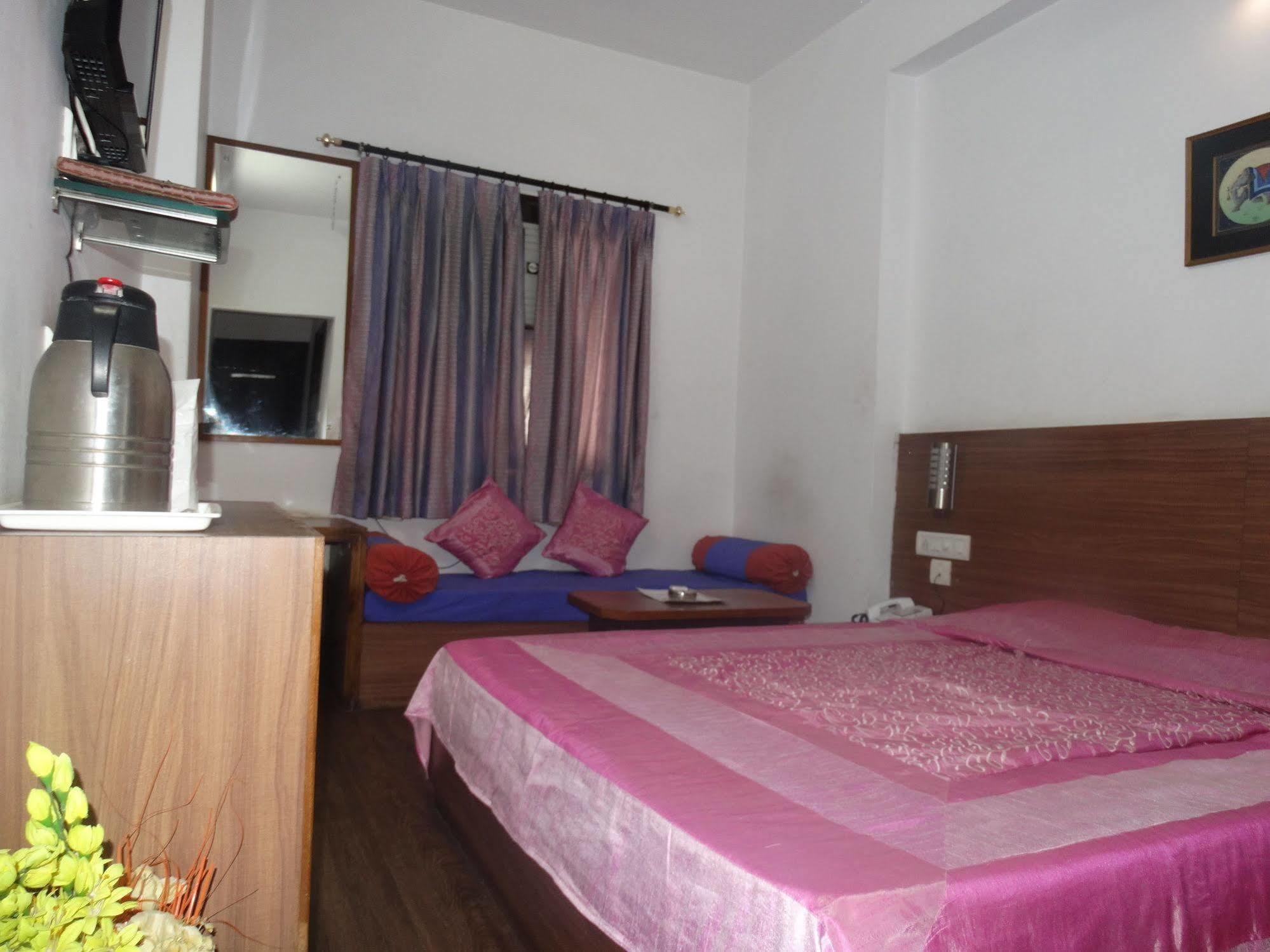 Gorbandh Hotel