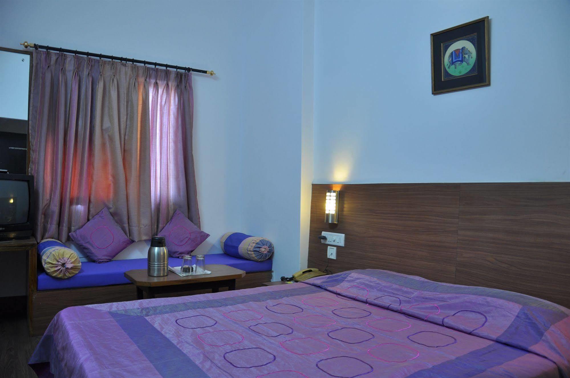 Hotel Gorbandh