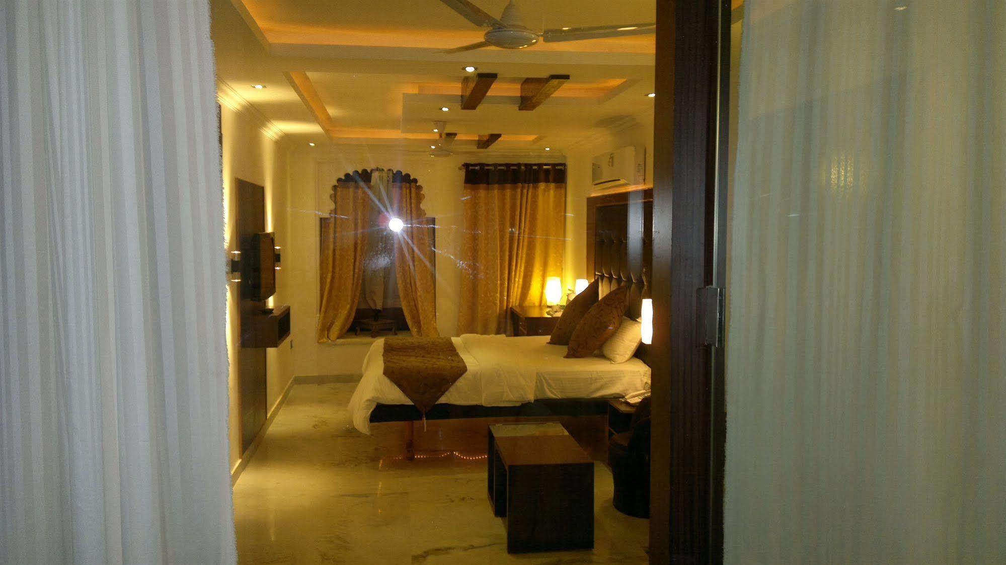 Hotel Mandiram Palace