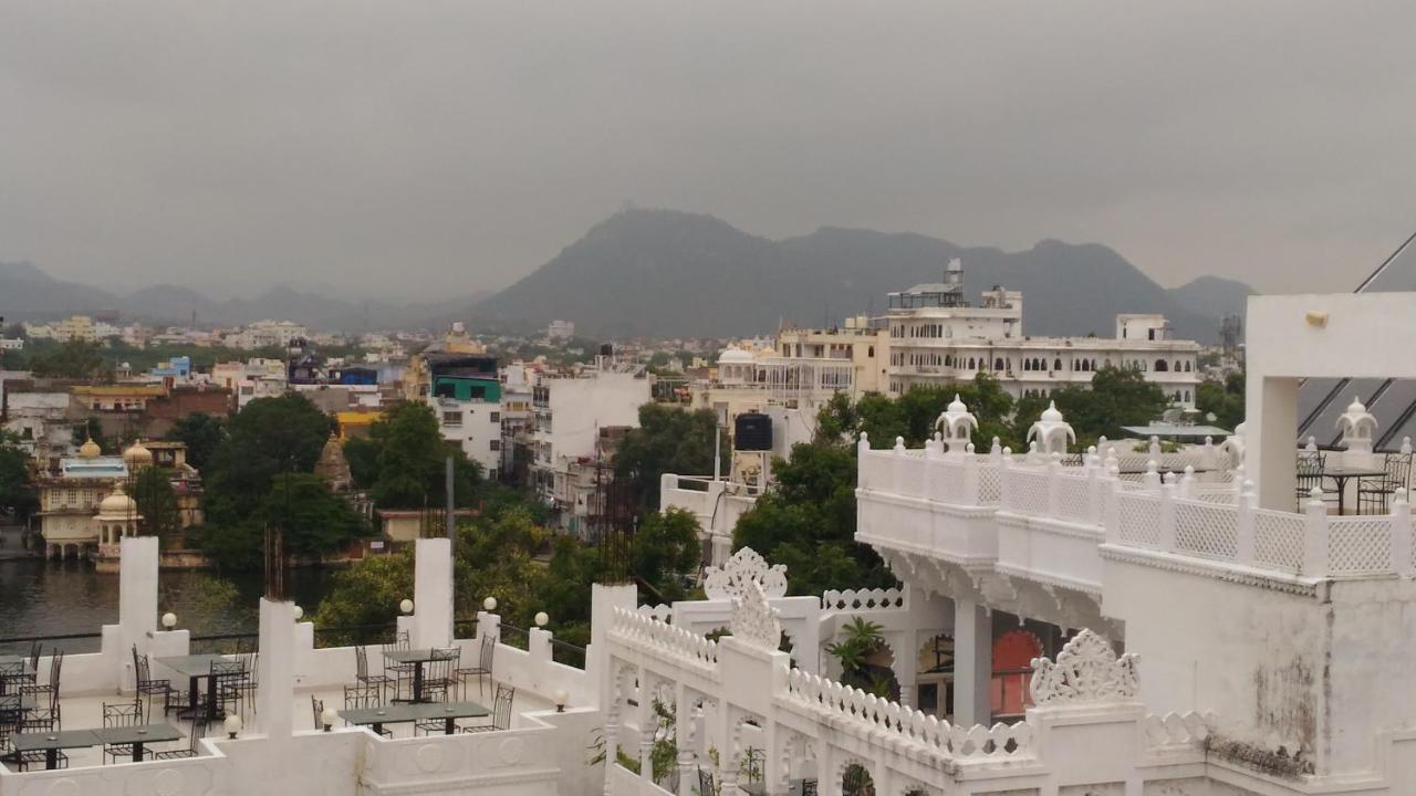 Hotel Ishwar Palace
