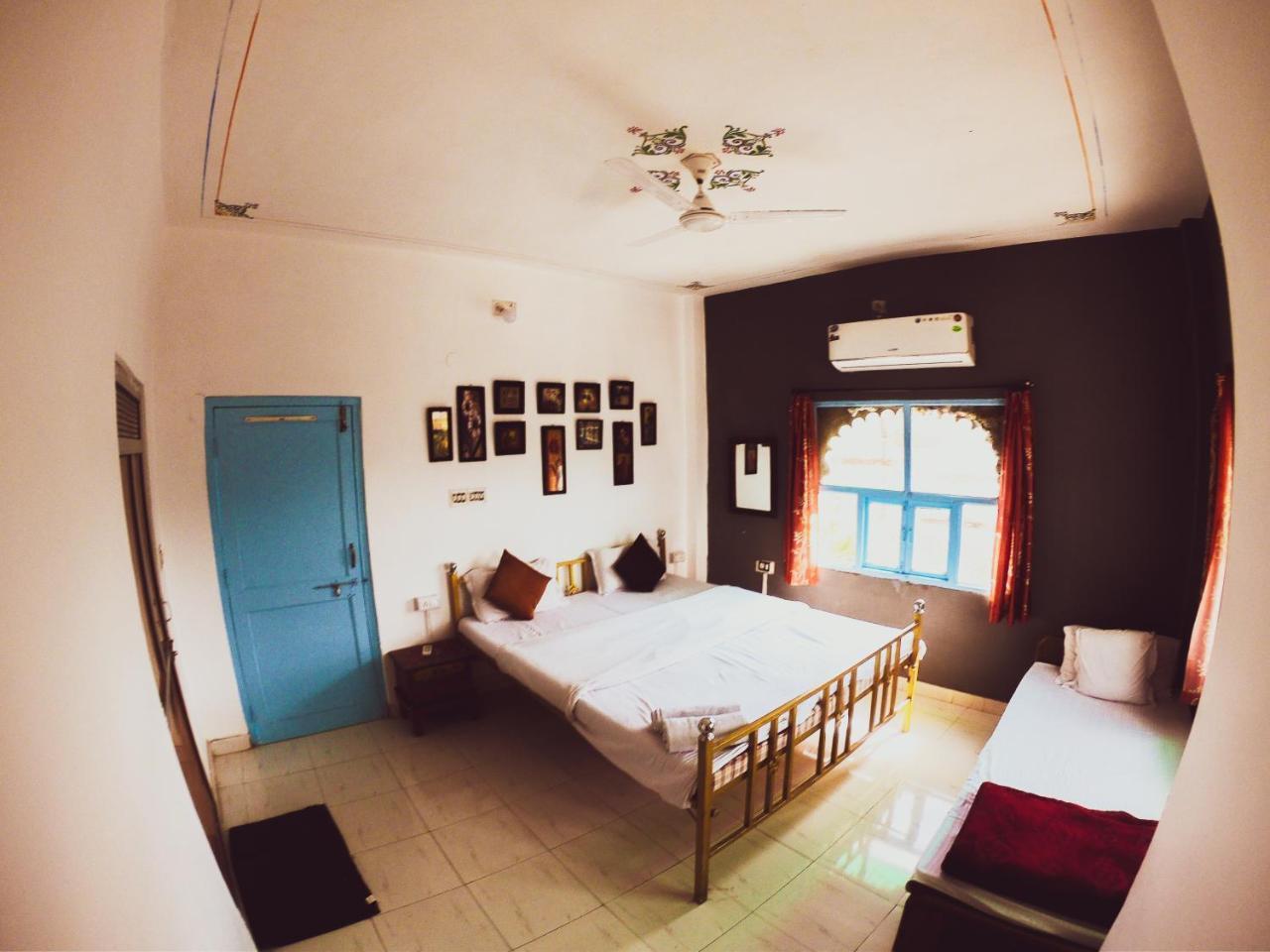 Hostel The Crawl