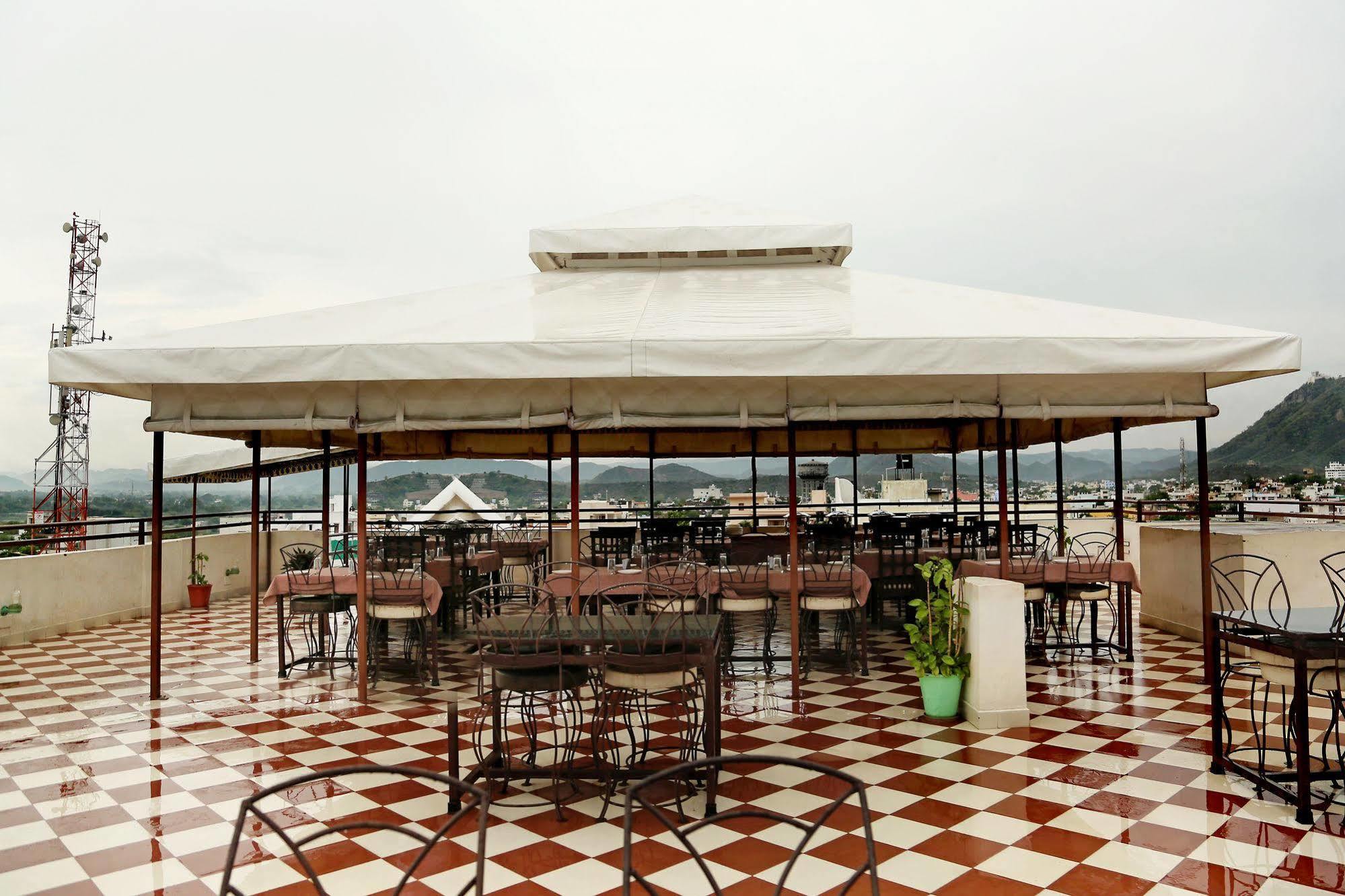 Hotel Royal Pratap Niwas Udaipur