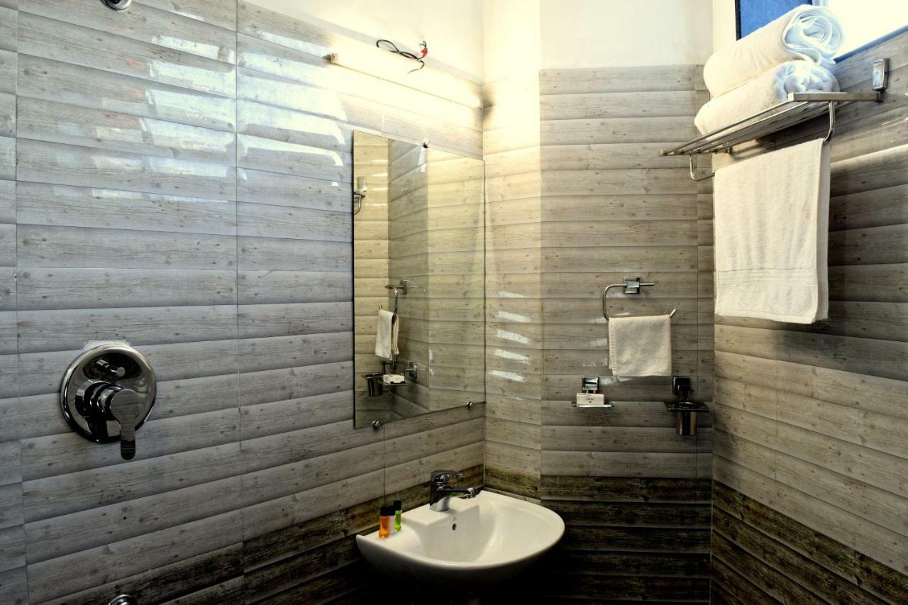 Four Season Hotel 3*