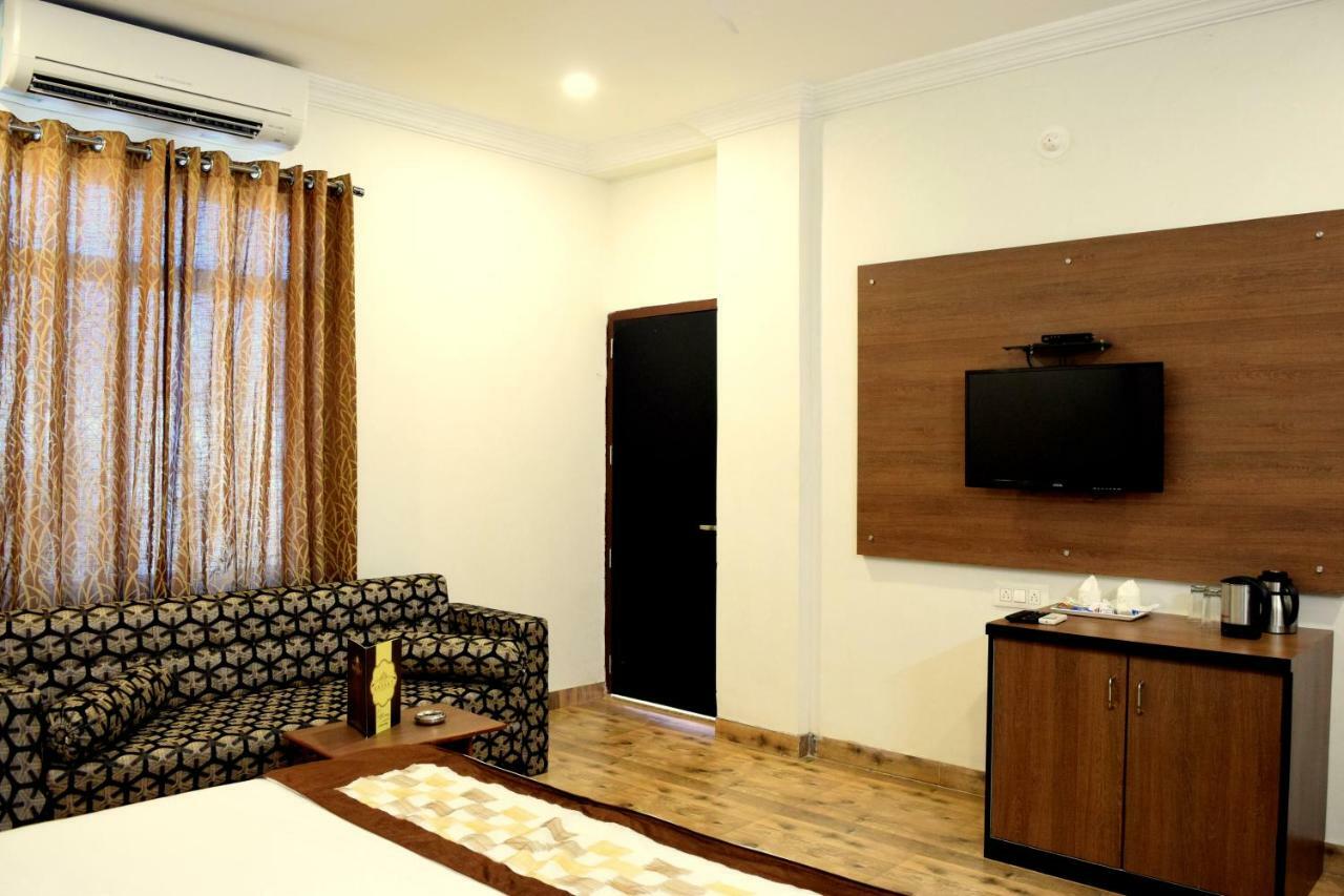 Four Season Hotel 3*