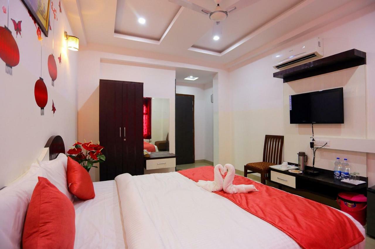 White Tulip-5 Mins From Airport With Swimming Pool Udaipur