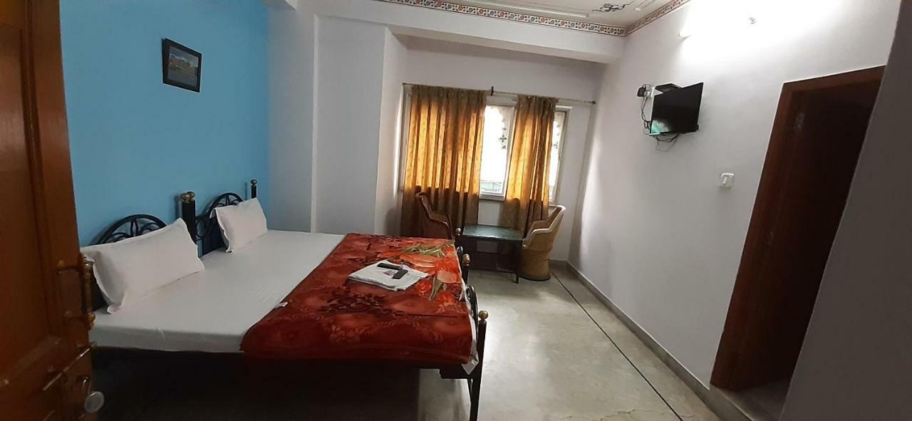 Hotel Ishwar Palace Udaipur