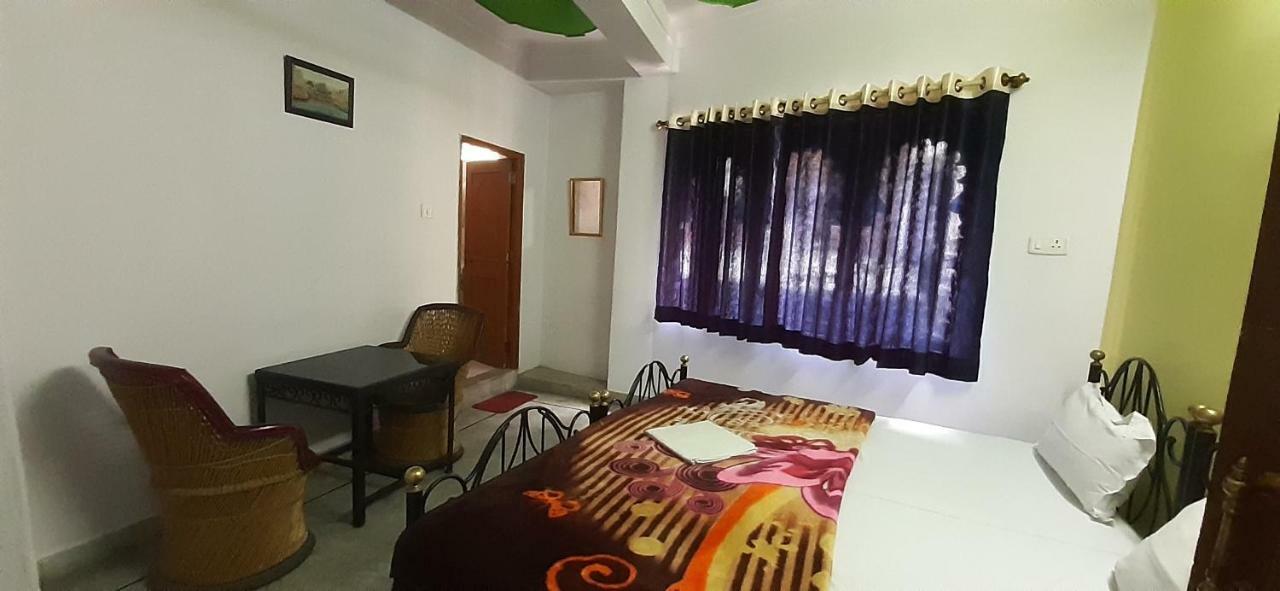 Hotel Ishwar Palace