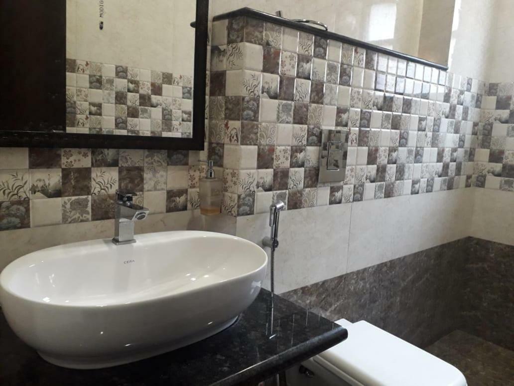 Vardan Hotel 2*