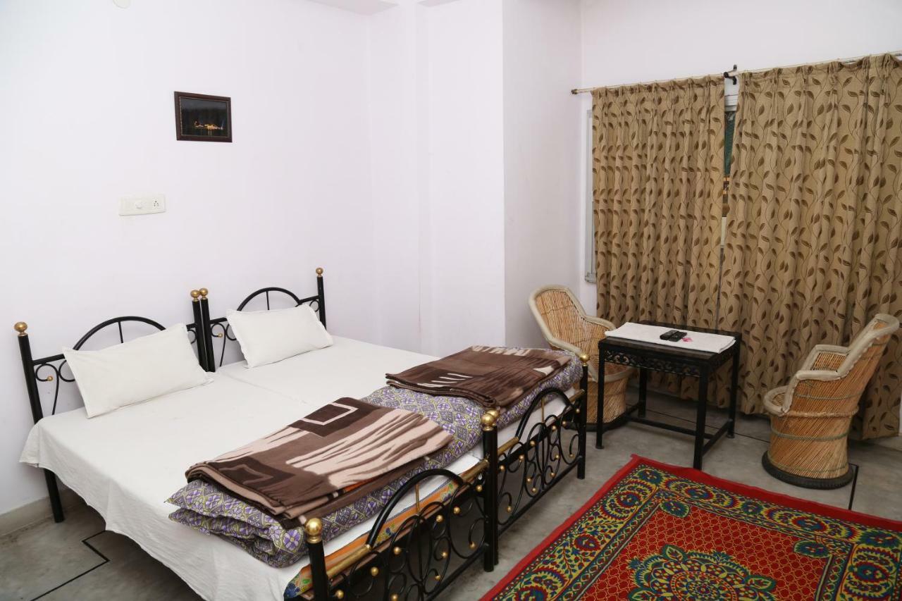 Hotel Ishwar Palace Udaipur