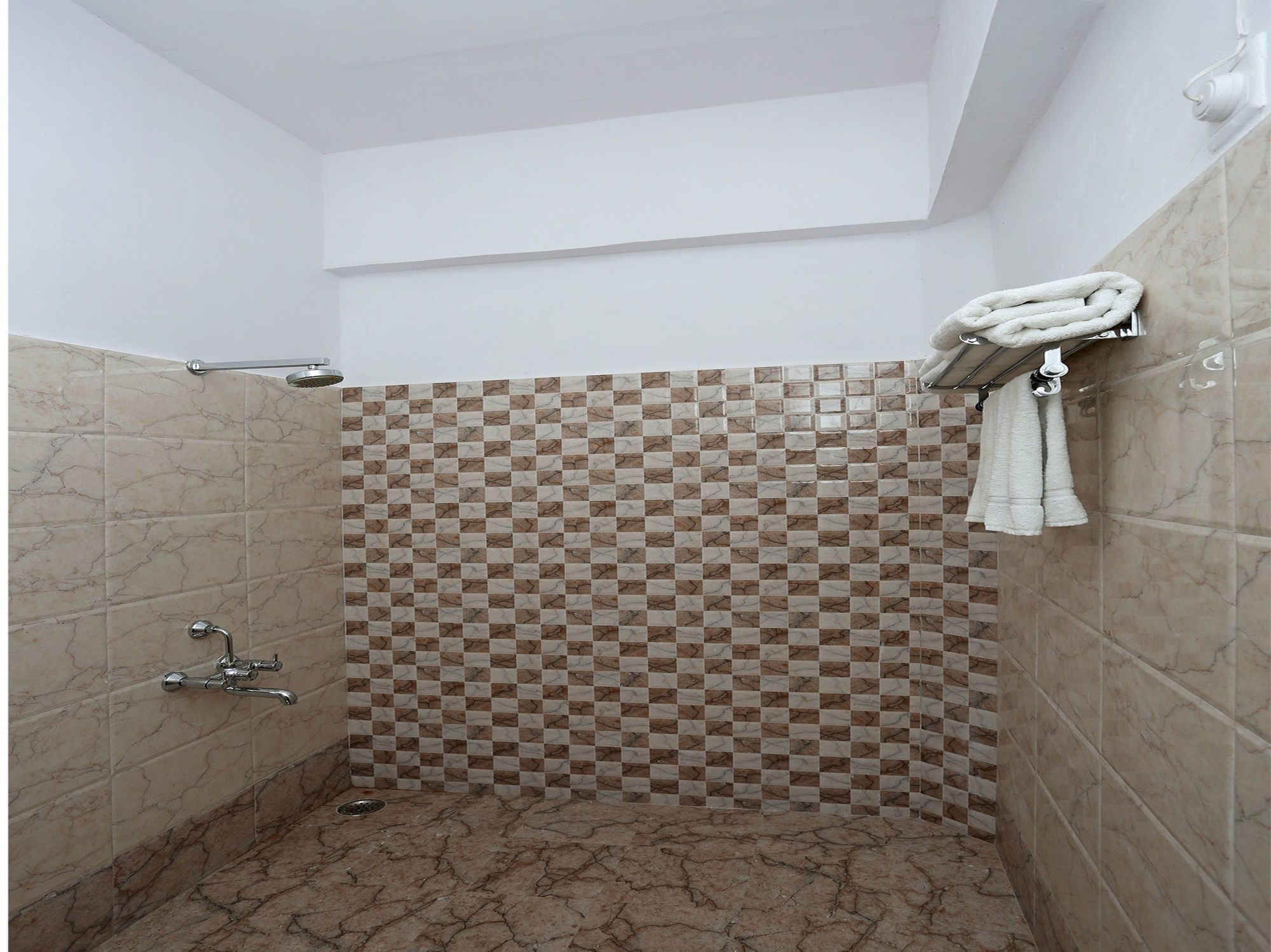 Oyo 9350 Viaan Hotel 3*