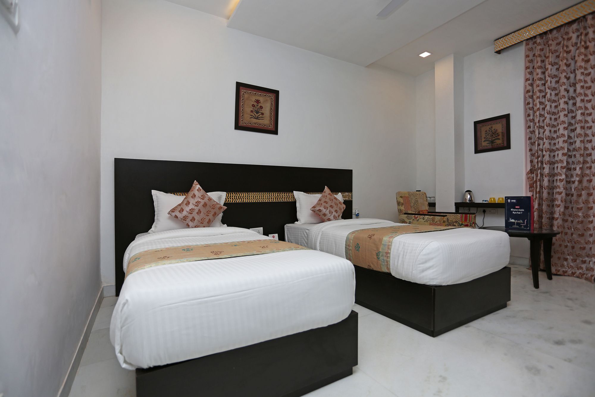Hotel Oyo 9350 Viaan 3*