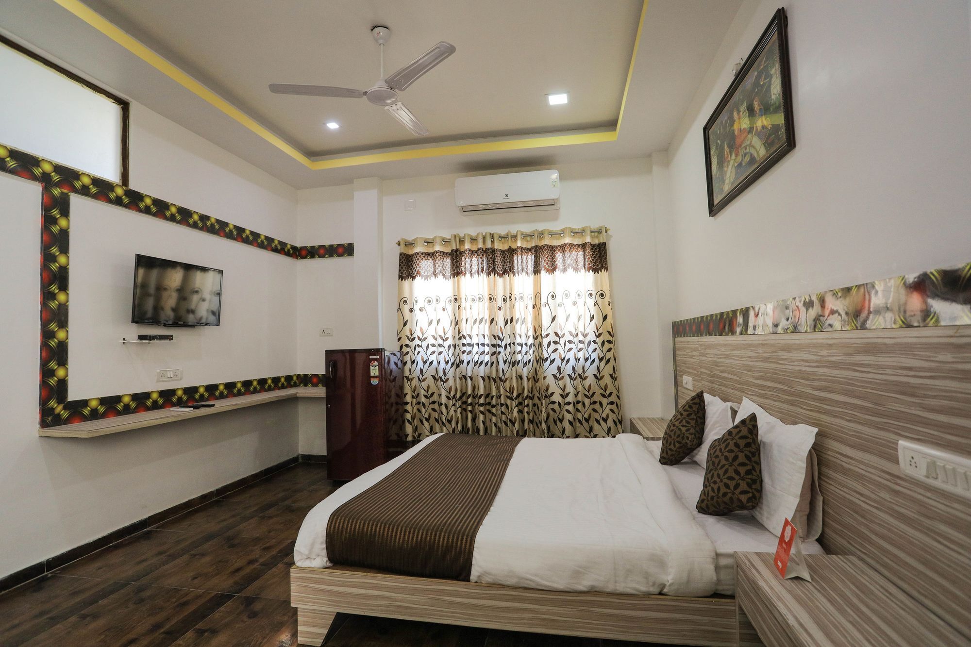 Oyo 9760 Tej Near Celebration Mall