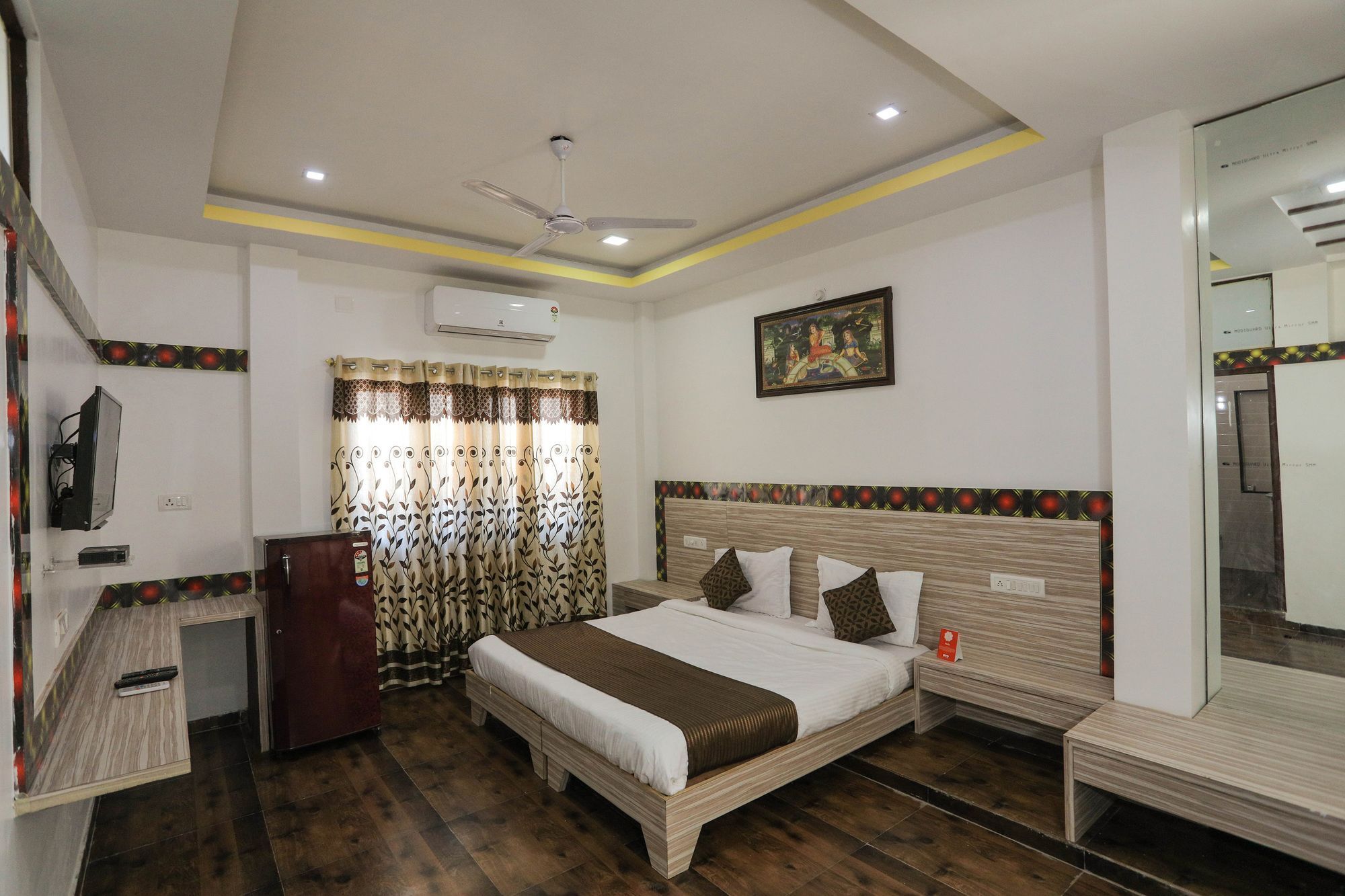 Hotel Oyo 9760 Tej Near Celebration Mall 2*