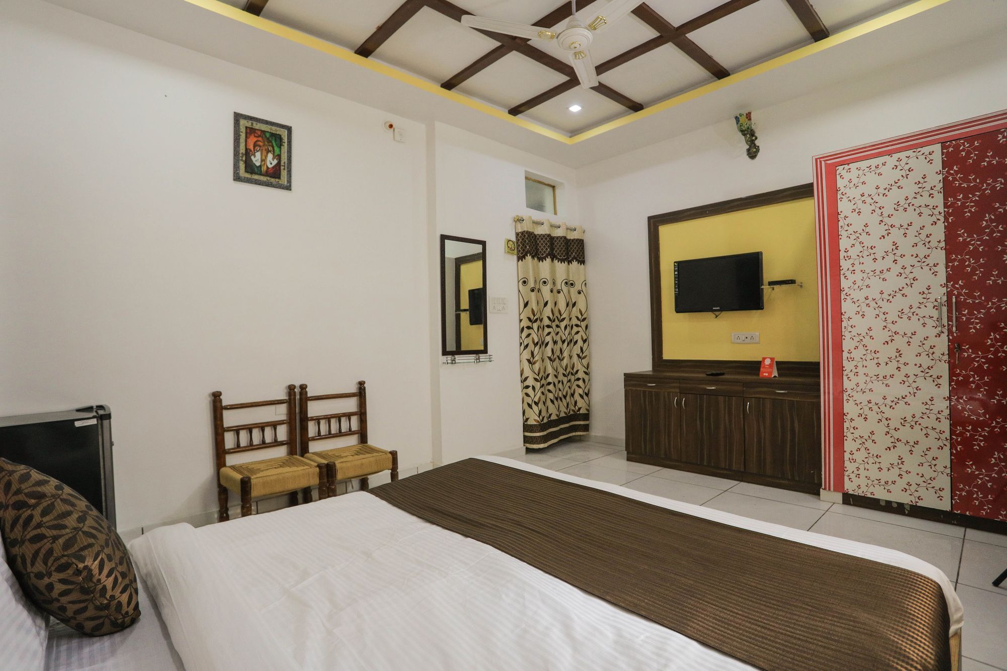 Oyo 9760 Tej Near Celebration Mall