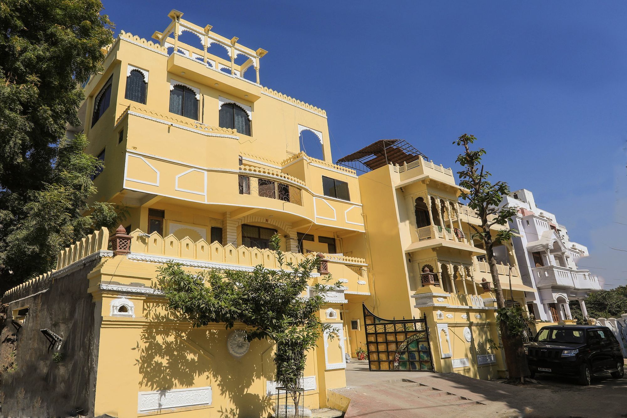 Oyo 9760 Tej Near Celebration Mall 2*