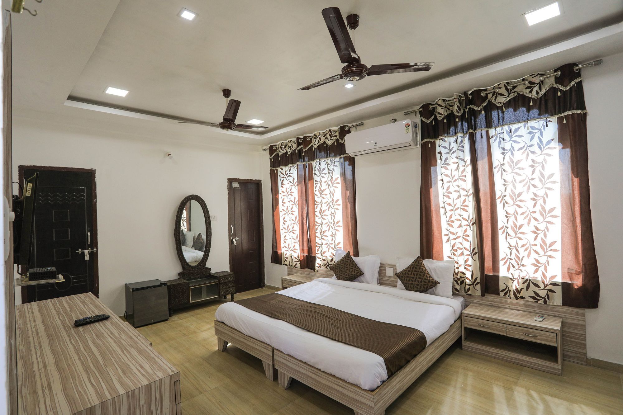 Hotel Oyo 9760 Tej Near Celebration Mall Udaipur